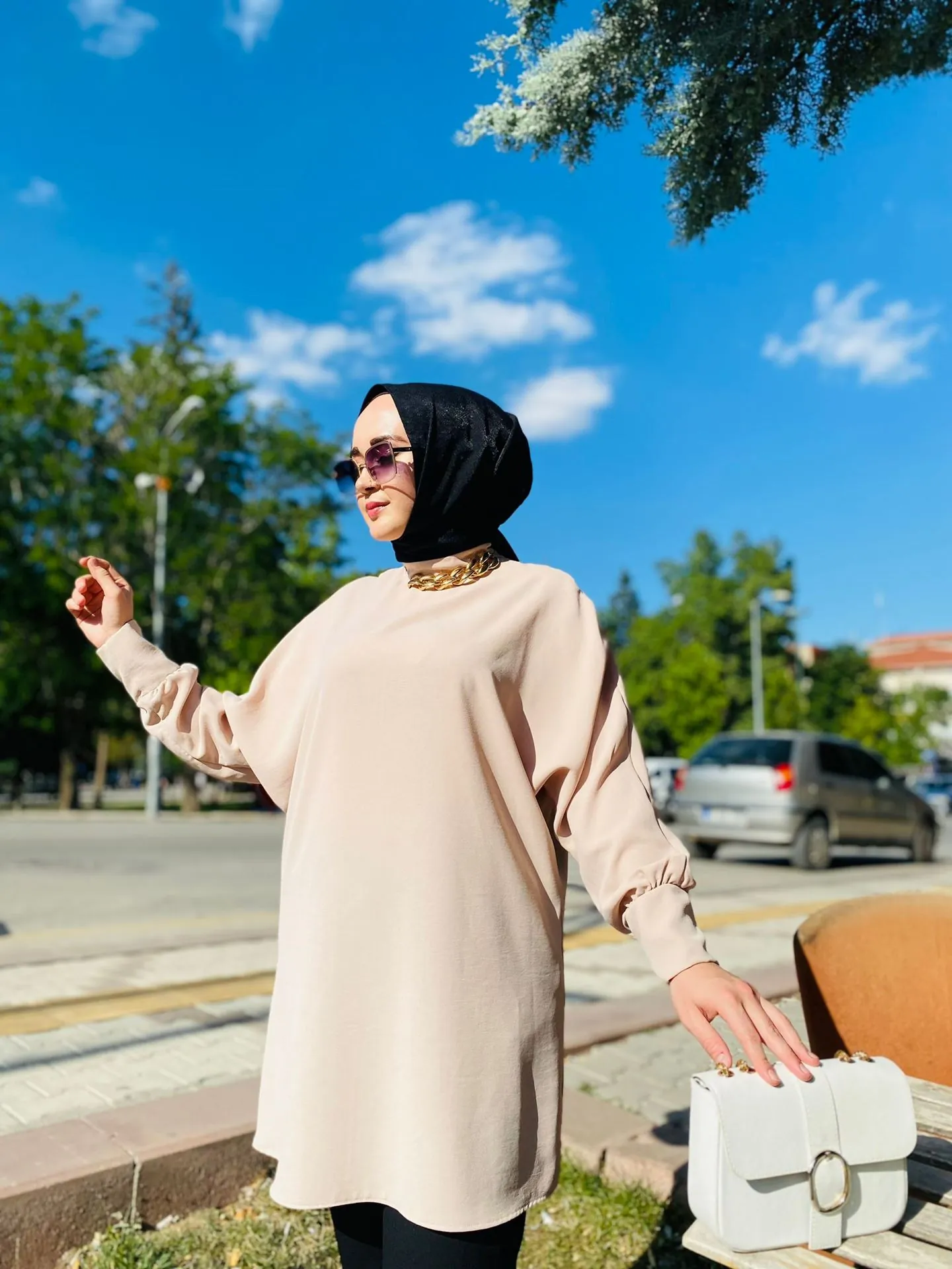 Krep Kumaş Zincir Detaylı Tunik - Bej