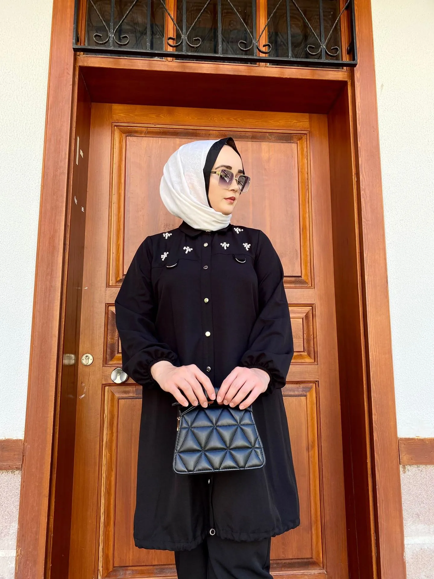 Taşlı Şık Düğme Detaylı Gömlek - Siyah