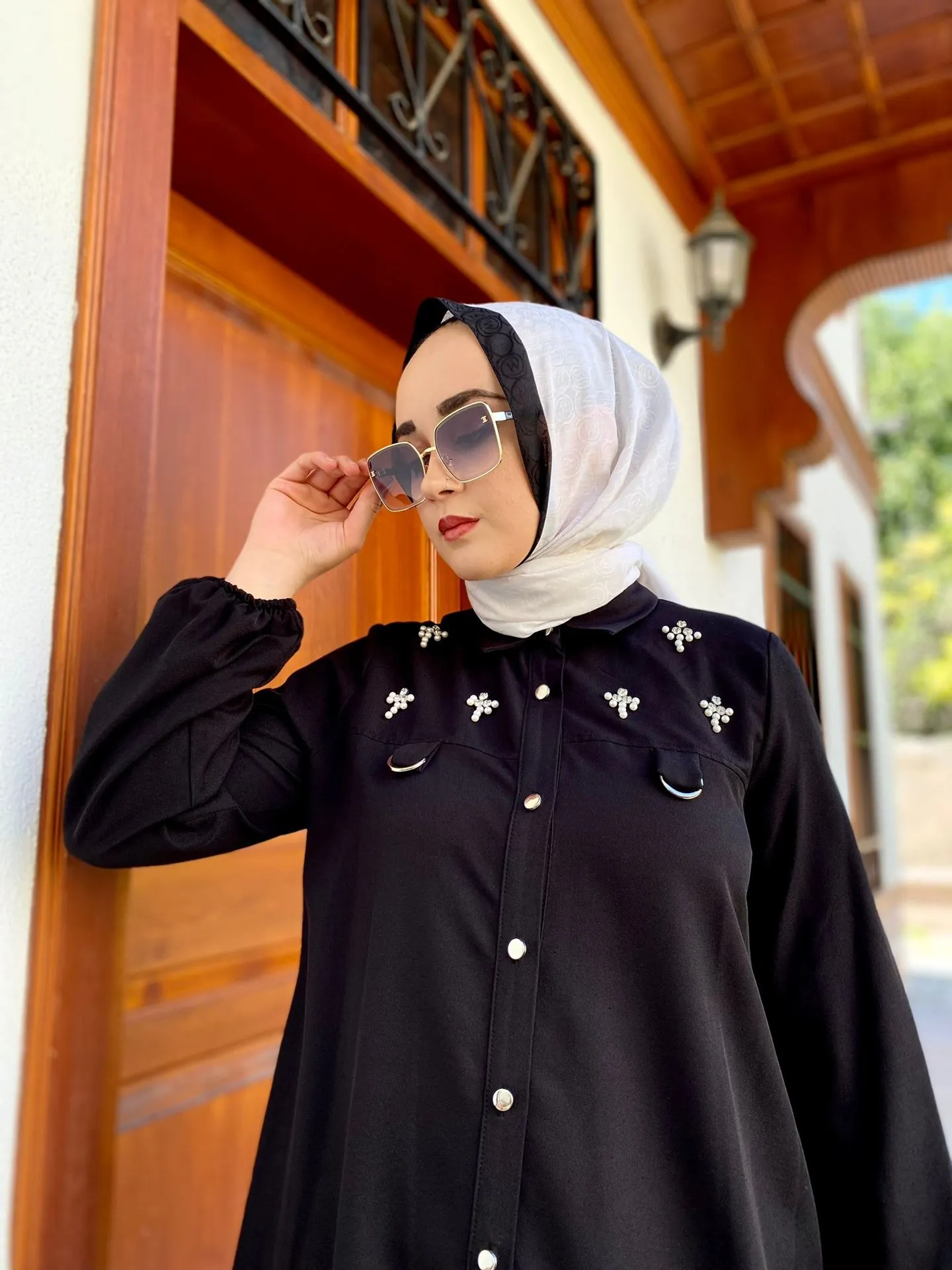 Taşlı Şık Düğme Detaylı Gömlek - Siyah
