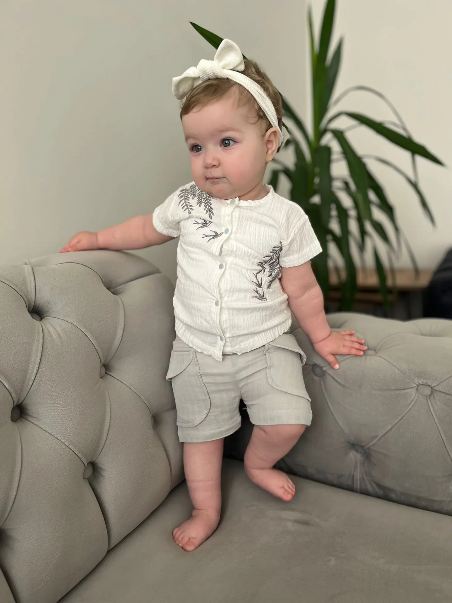 Miniğimin Cicileri Yeşil Kız Bebek Dal Nakışlı Müslin Kumaş Şortlu Takım - Gri