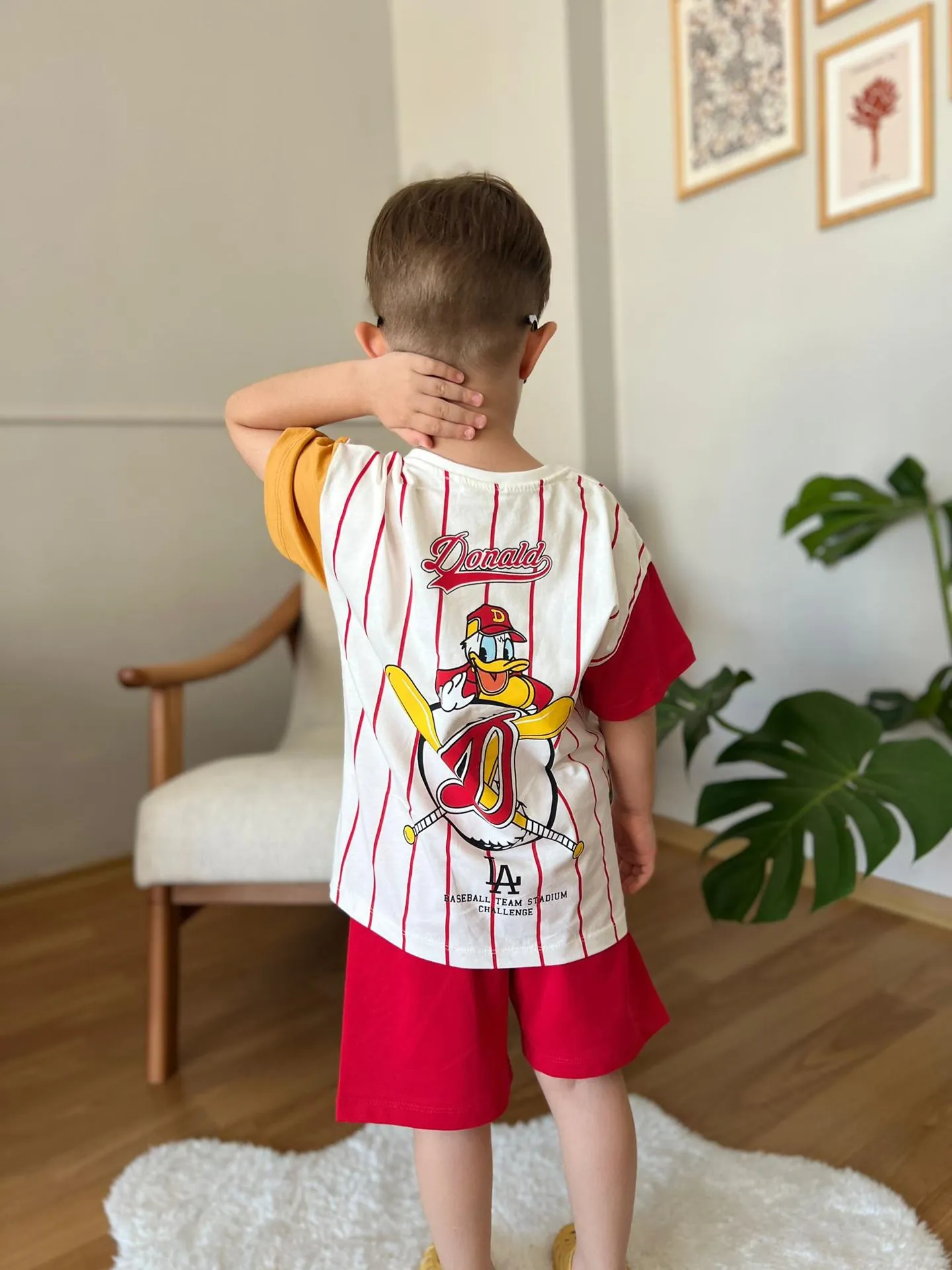Miniğimin Cicileri Çizgili Beyzbol Daisy Karakterli Şortlu Unisex Çocuk Takım - Kırmızı