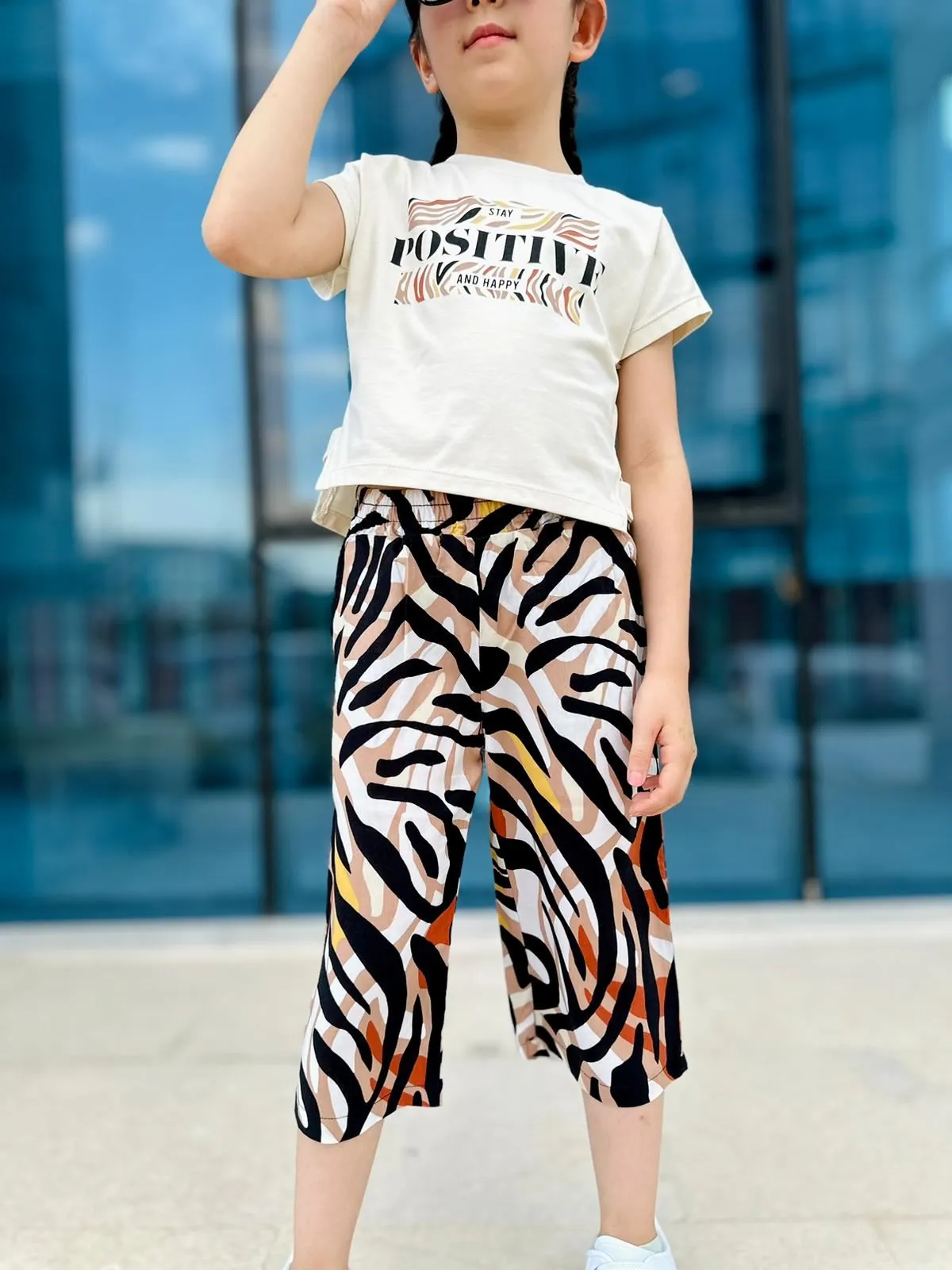 Miniğimin Cicileri Positive Baskılı Viskon Zebra Desen Kız Çocuk Takım - Kahve-Bej
