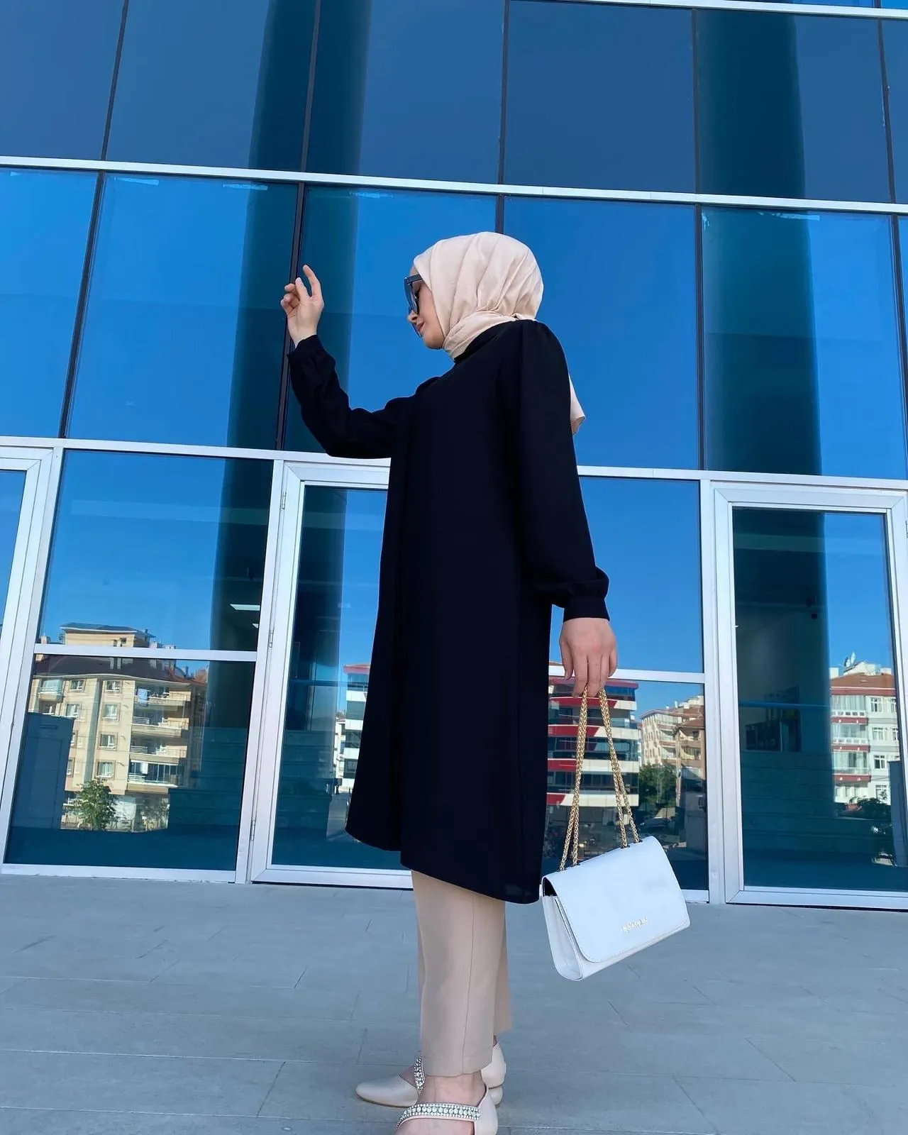 Önü Patlı Krep Tunik - Siyah