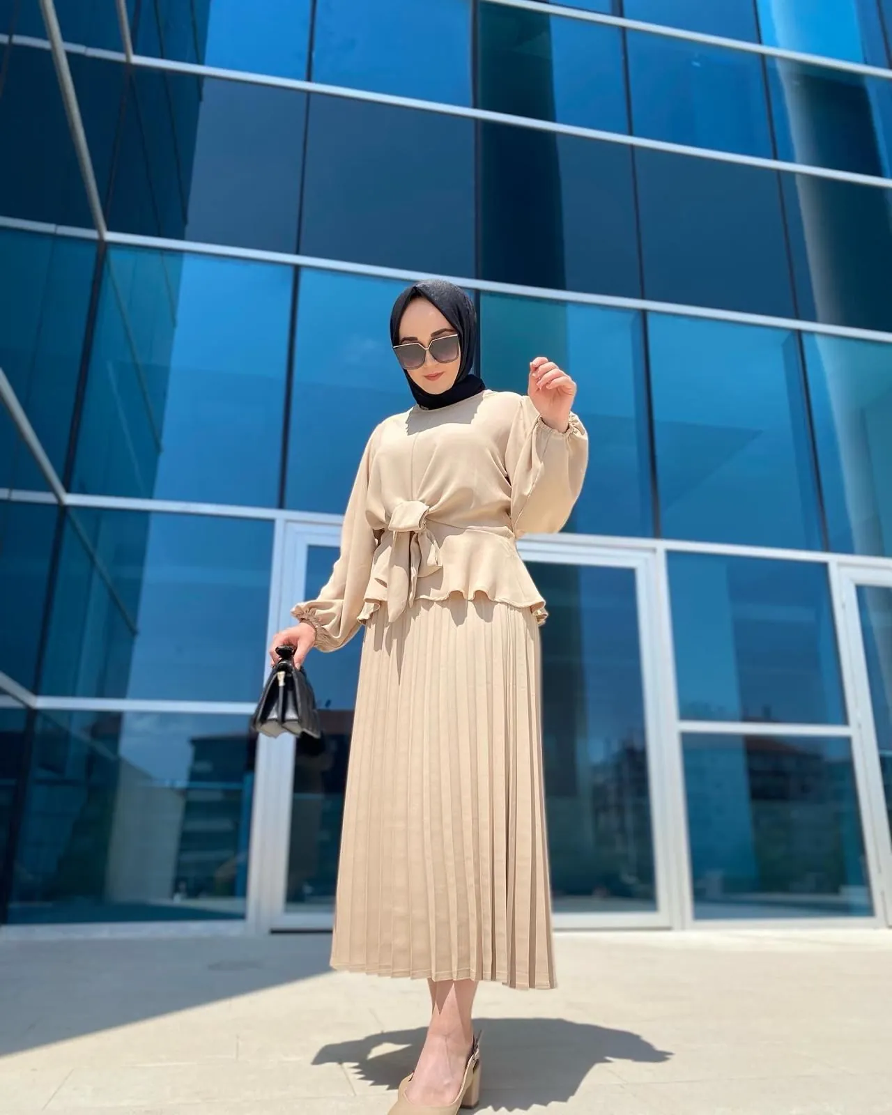 Moda Emira Pilise Etekli Bağlamalı Kadın Tesettür Takım - Bej