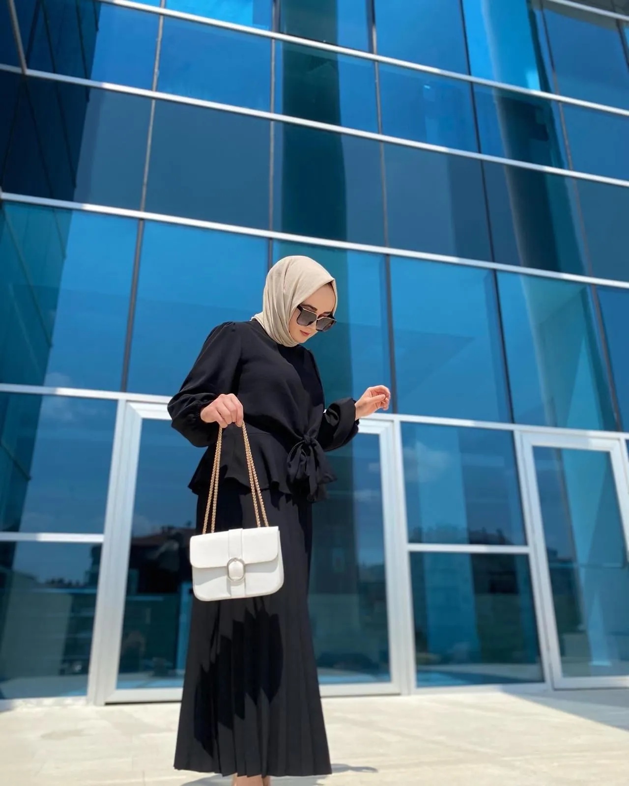 Moda Emira Pilise Etekli Bağlamalı Kadın Tesettür Takım - Siyah