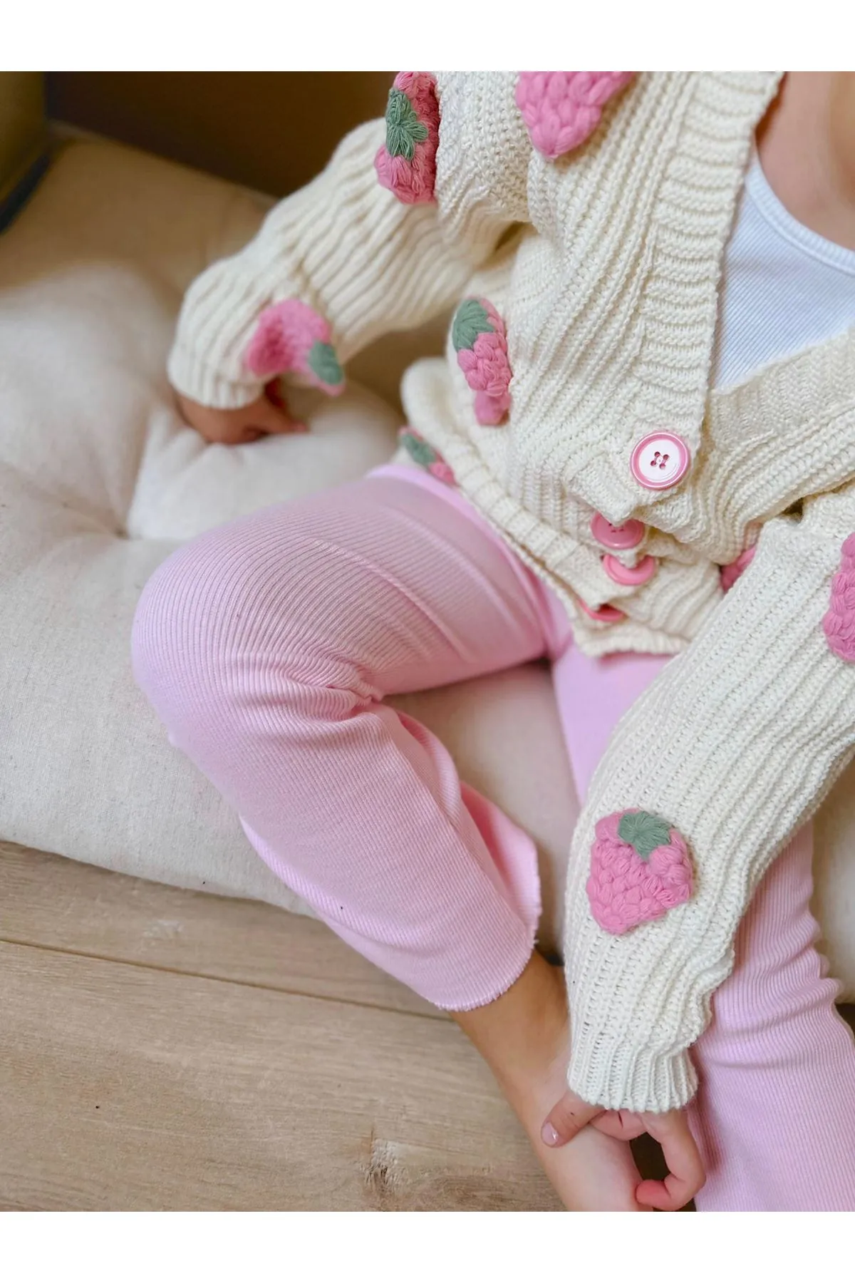 Miniğimin Cicileri Çilek İşleme Detaylı Triko Hırkalı  2 li Takım - Pembe