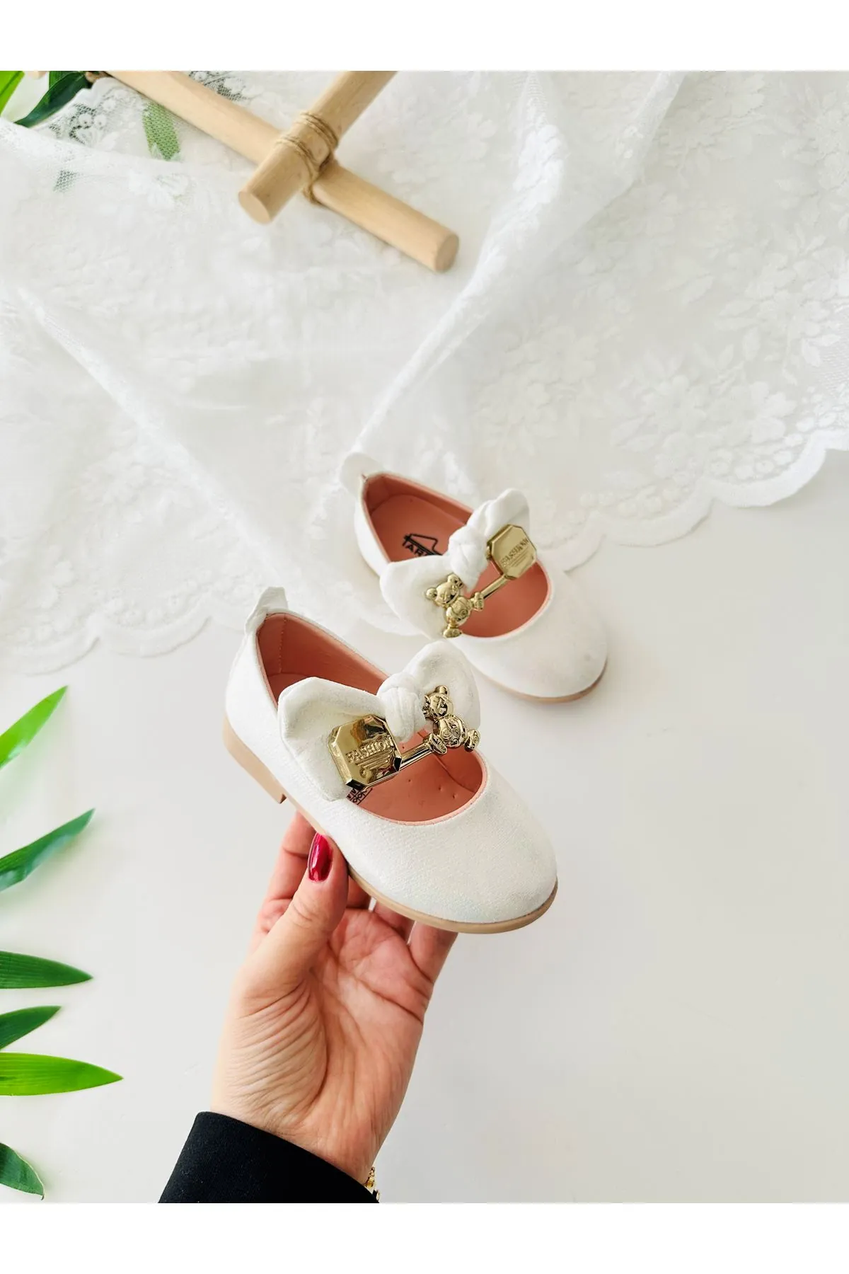 Miniğimin Cicileri Fiyonk Bear Detaylı Lastikli Kız Çocuk Ortopedik Babet - Beyaz