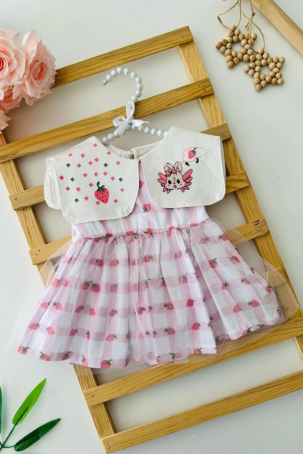 Miniğimin Cicileri Tavşan Yaka Detaylı Çilek Baskılı Kız Bebe Tüllü Elbise - Pembe