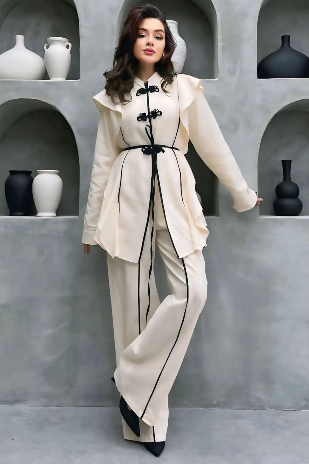 Moda Emira Siyah Biye Detaylı Fırfırlı Krem Kadın Takım - Krem