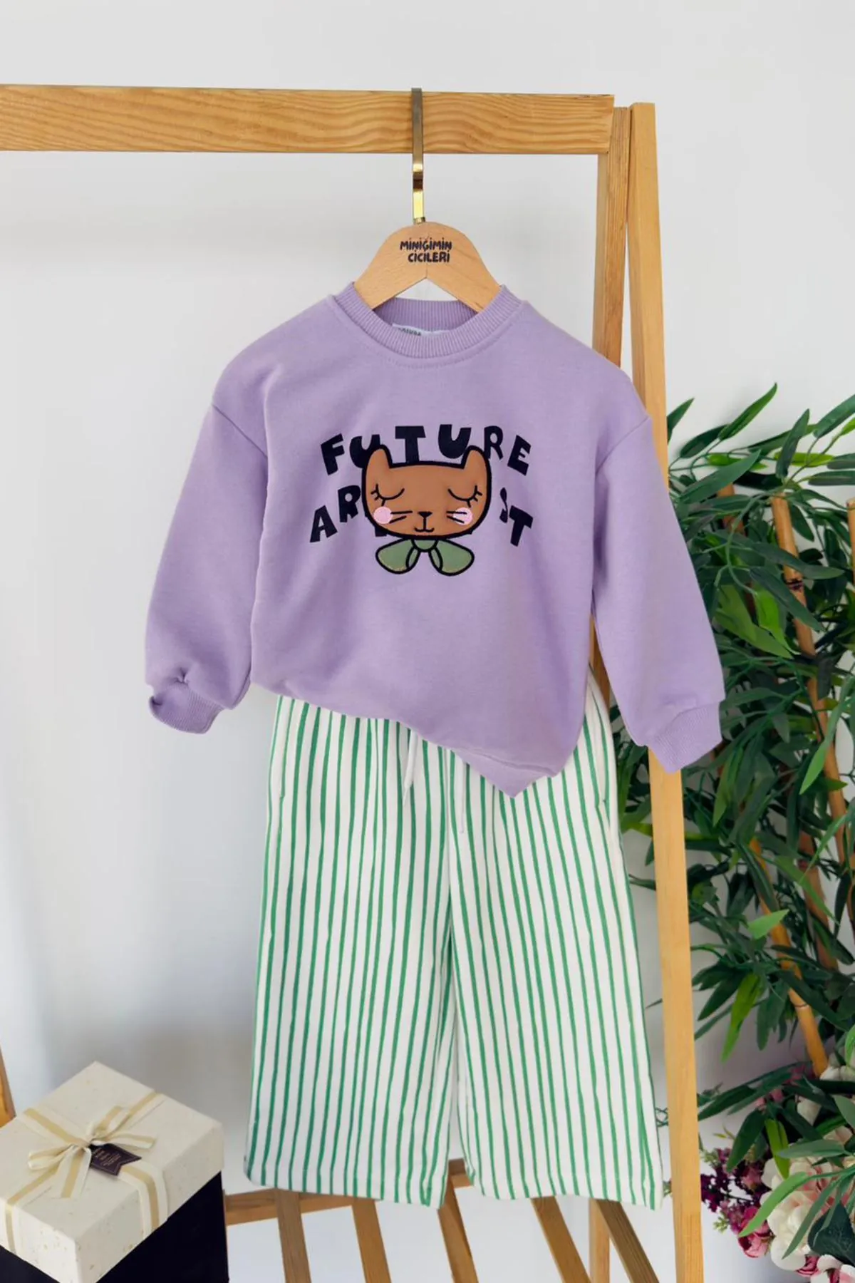 Miniğimin Cicileri Future Artist Baskılı Sweatshirt ve Yeşil Çizgili Kız Çocuk Pantolon Takım - Lila