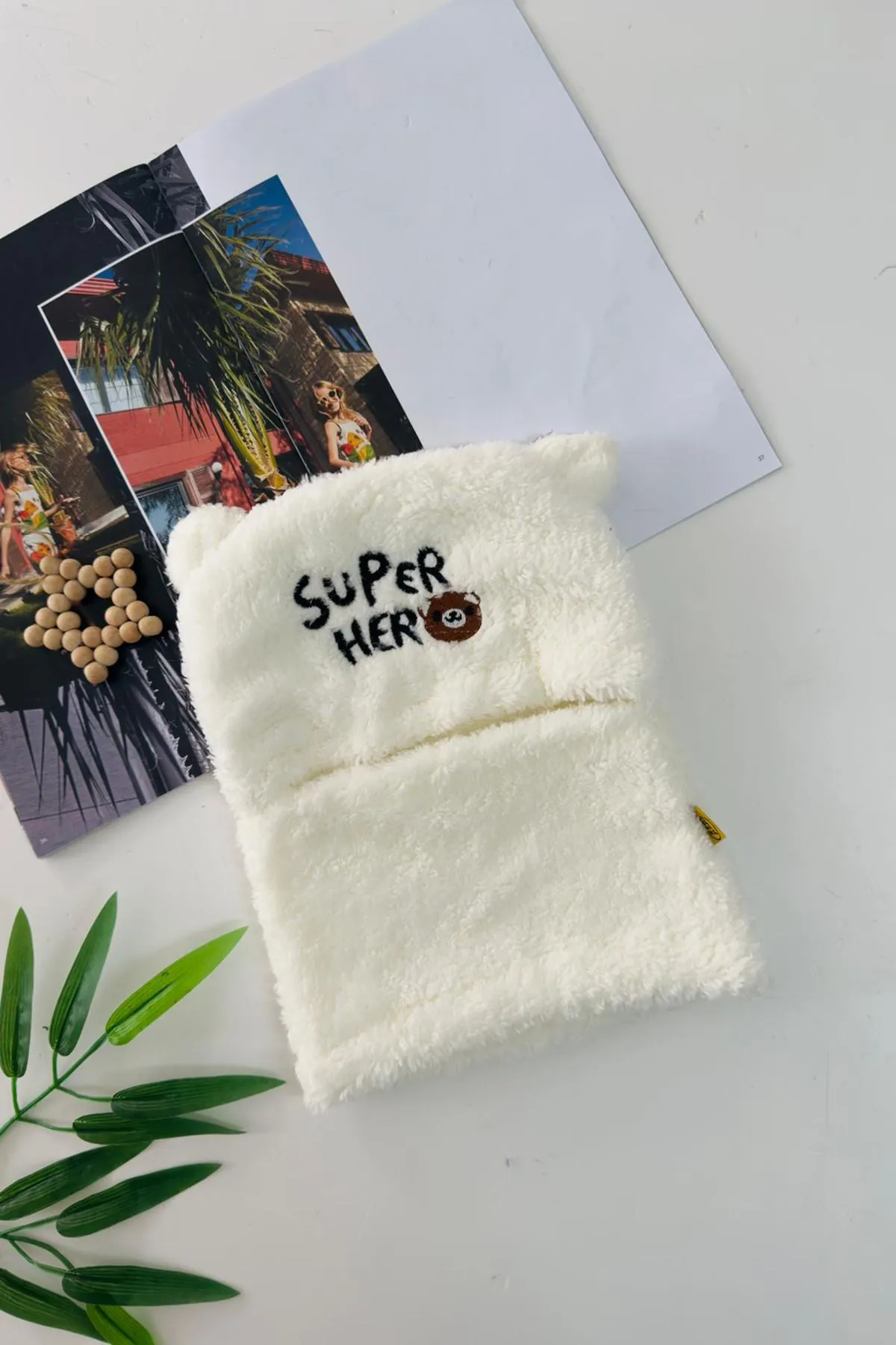 Miniğimin Cicileri Süper Hero Kulaklı Peluş Yüz Koruyucu Erkek Çocuk Boyunluk - Beyaz