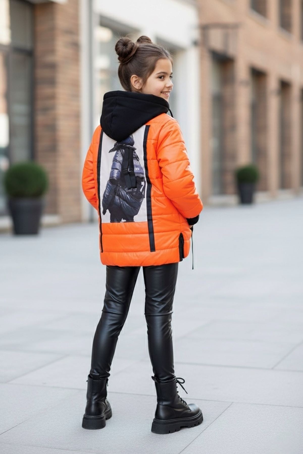 Minigimin Cicileri Arkası Karakterli Neon Baskılı Mont - Turuncu