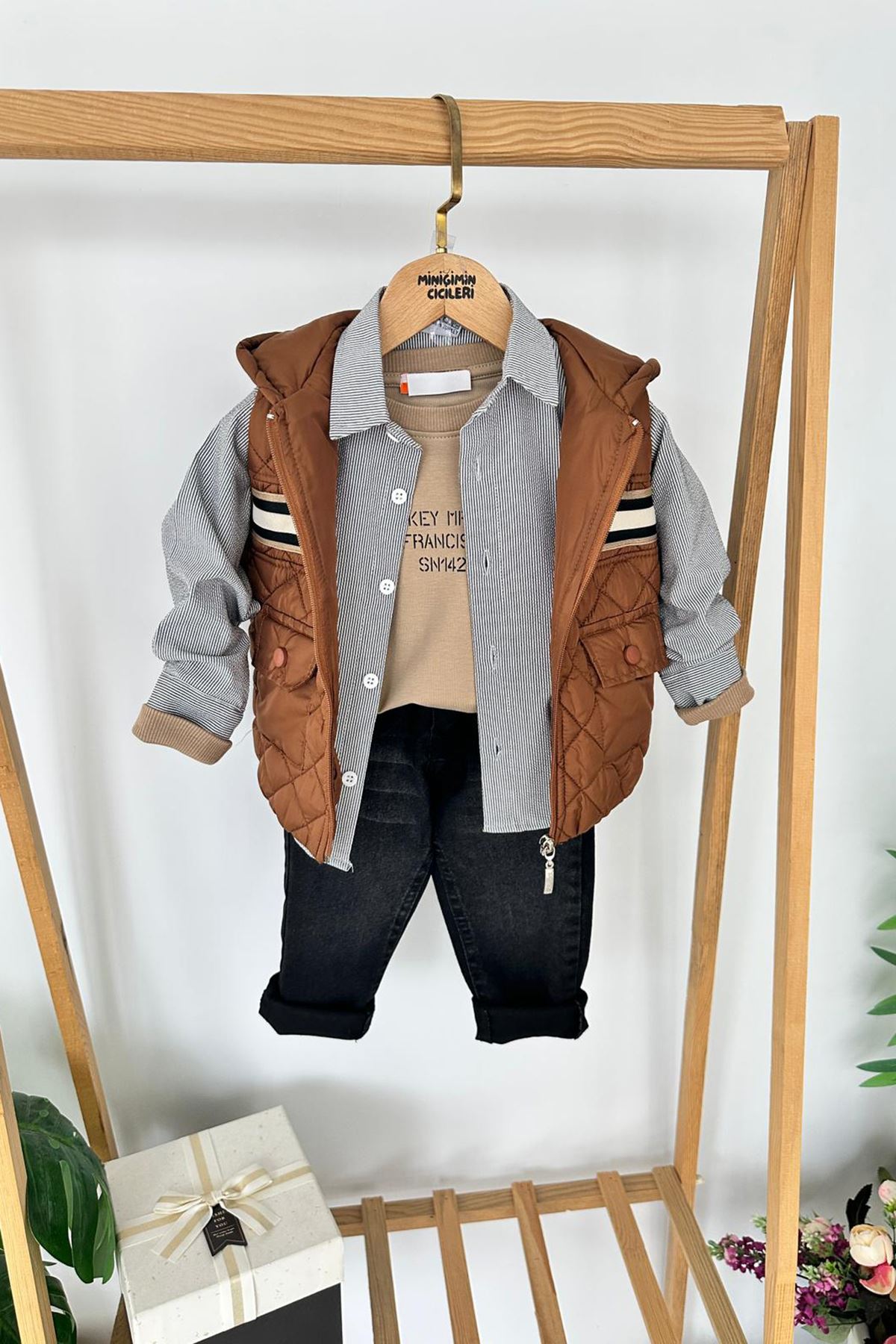 Miniğimin Cicileri Kapitone Şişme Yelekli Gömlekli Erkek Çocuk 4’lü Kombin - Taba