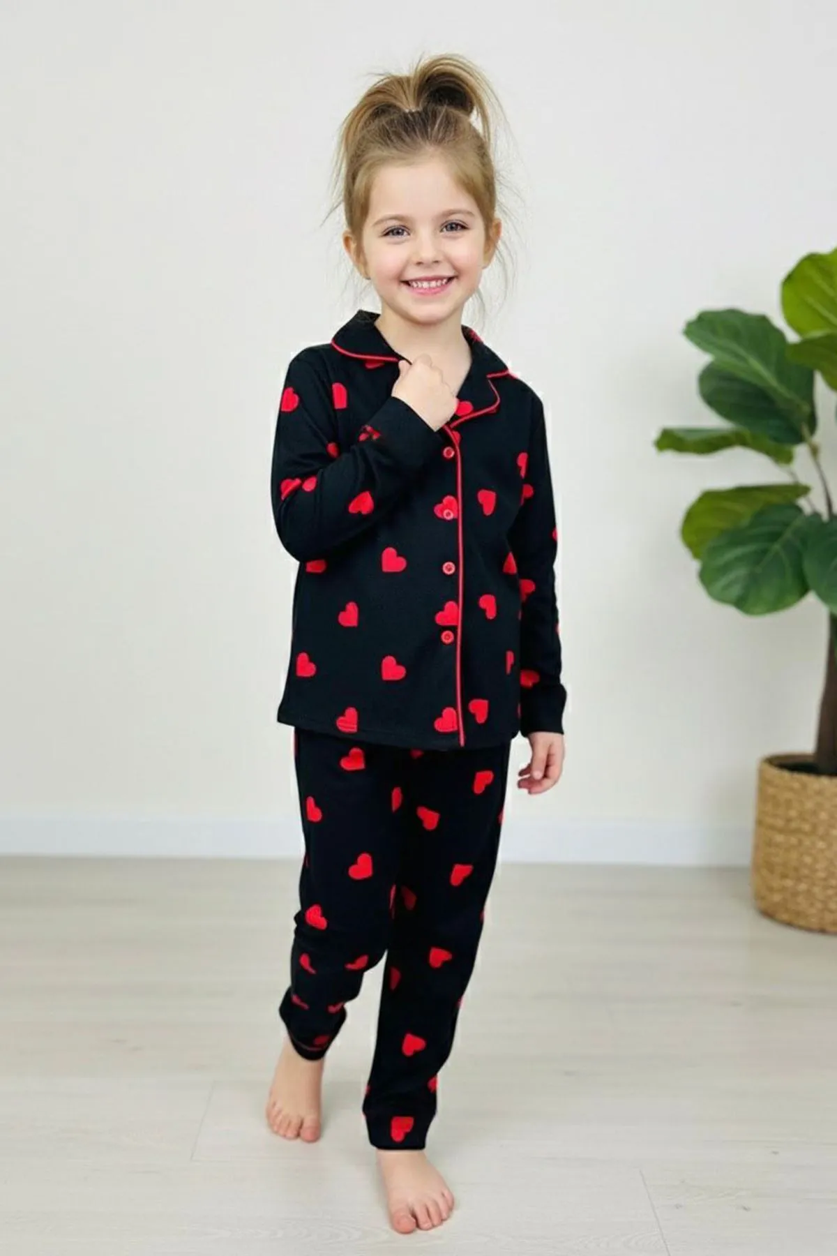 Miniğimin Cicileri Kalp Desenli Süet Kız Çocuk Pijama Takımı - Siyah