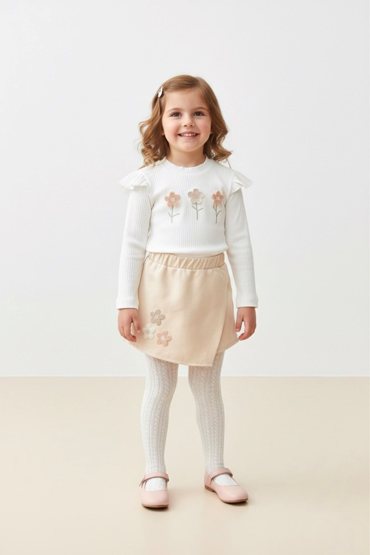 Miniğimin Cicileri Papatya Örgü Detaylı Kız Çocuk Şort Etekli Takım - Krem