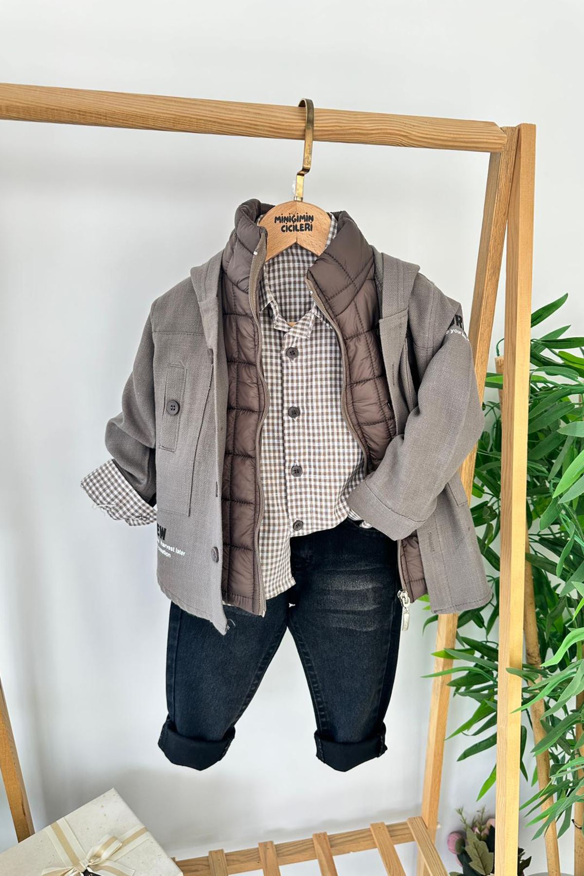 Miniğimin Cicileri Şişme Yelekli Kareli Gömlekli Erkek Çocuk 4 lü Takım - Toprak