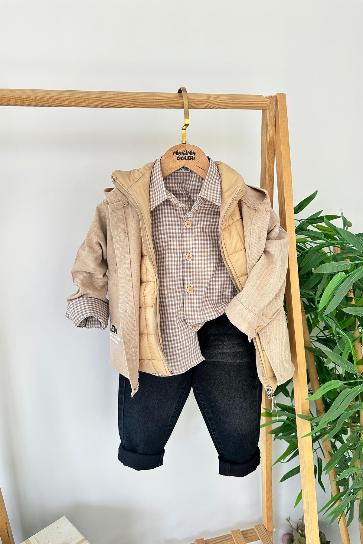 Miniğimin Cicileri Şişme Yelekli Kareli Gömlekli Erkek Çocuk 4 lü Takım - Bej