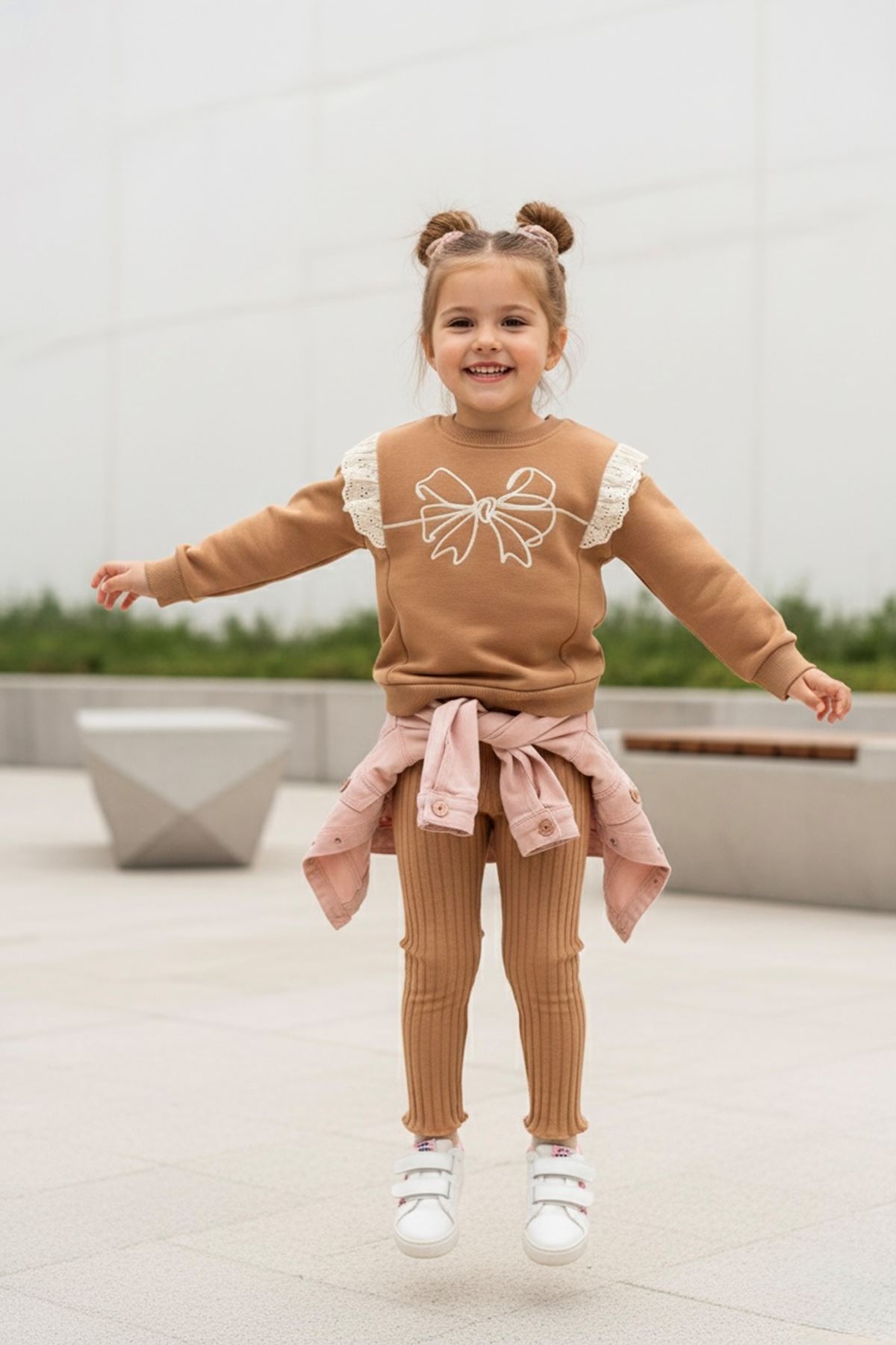 Miniğimin Cicileri (2-5 Yaş) Kurdela Gövde Brodeli Şardonlu Üç İp Kız Çocuk Takım - Kahverengi