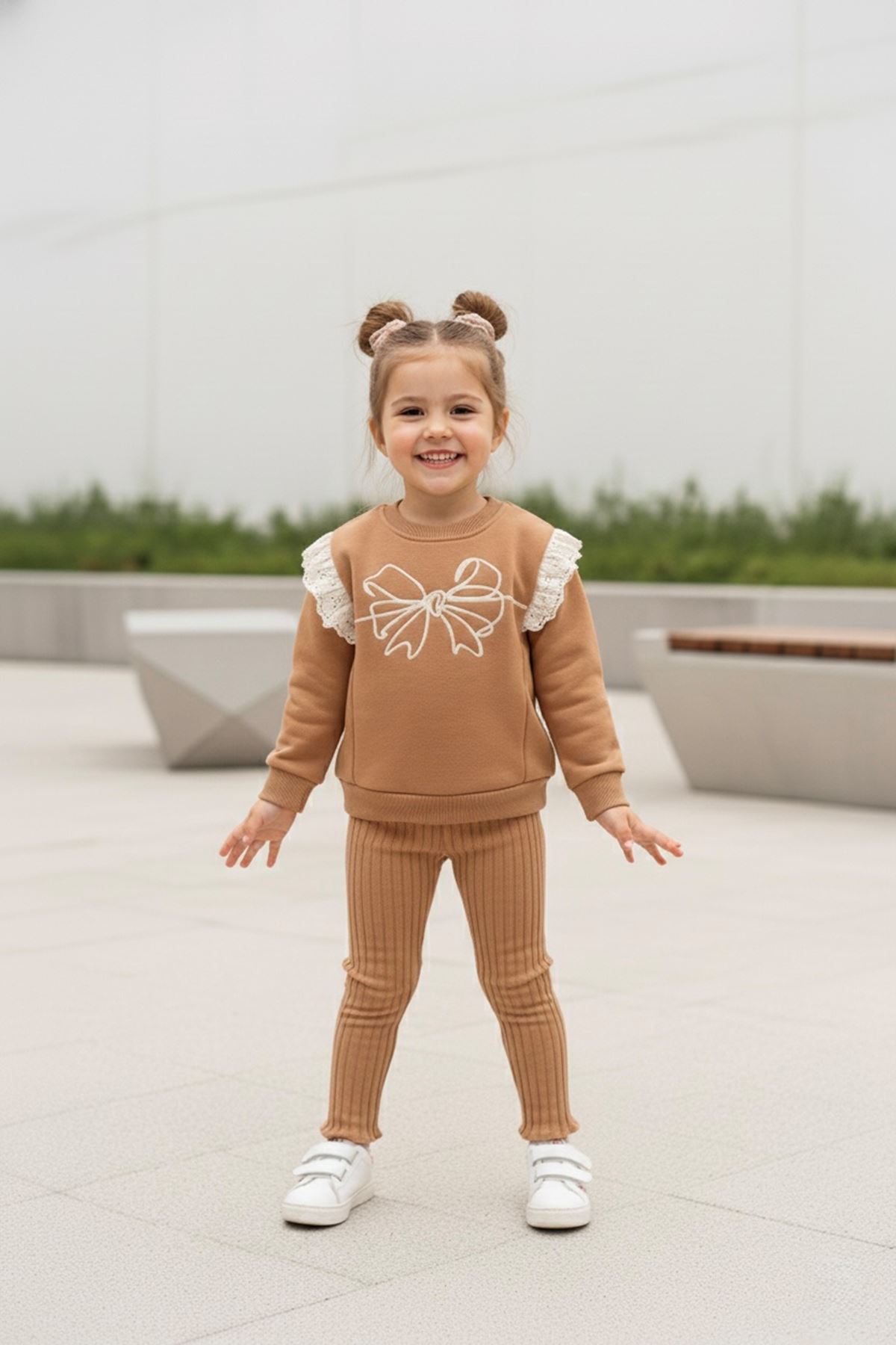 Miniğimin Cicileri (2-5 Yaş) Kurdela Gövde Brodeli Şardonlu Üç İp Kız Çocuk Takım - Kahverengi