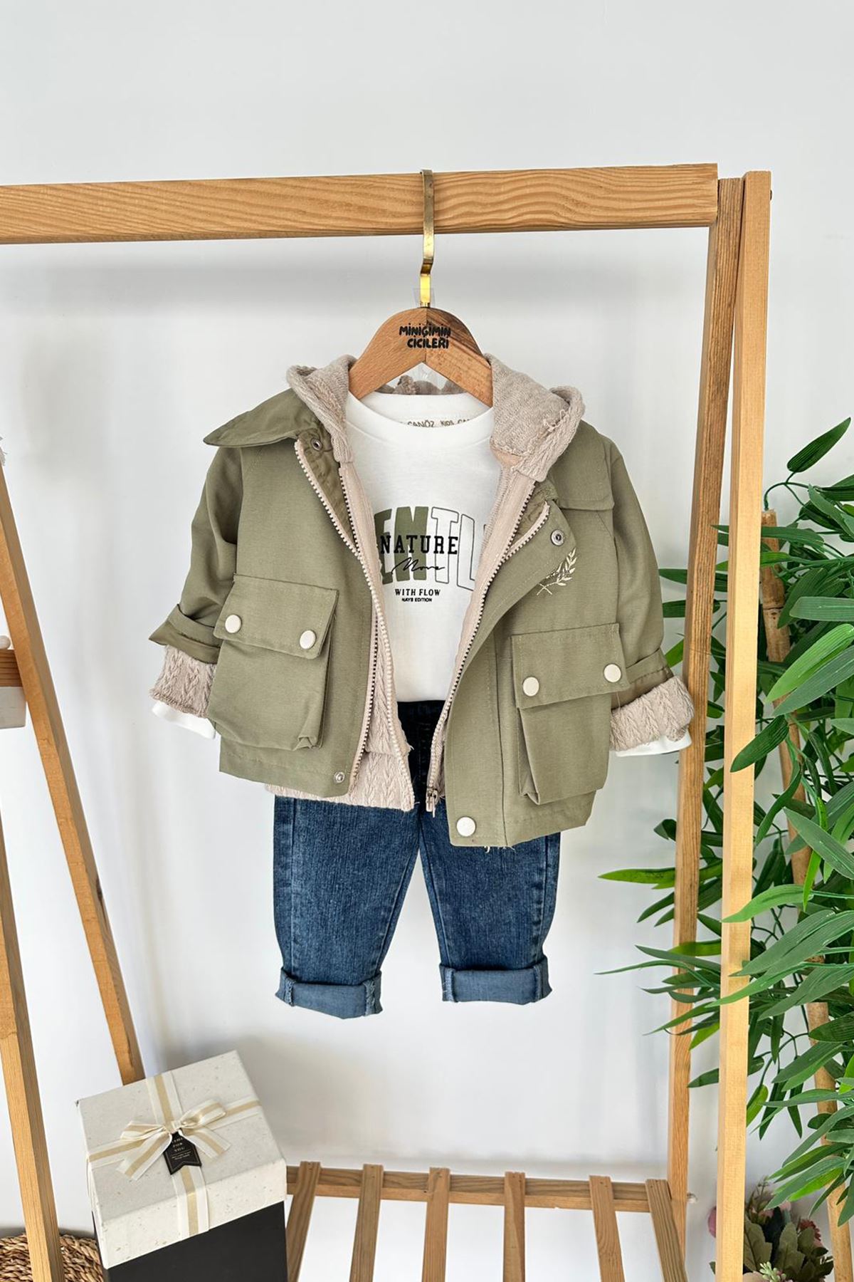 Miniğimin Cicileri Kapüşonlu Örgü Hırkalı  Erkek Çocuk Montlu Kot Pantolon 3 lü Takım - Yeşil