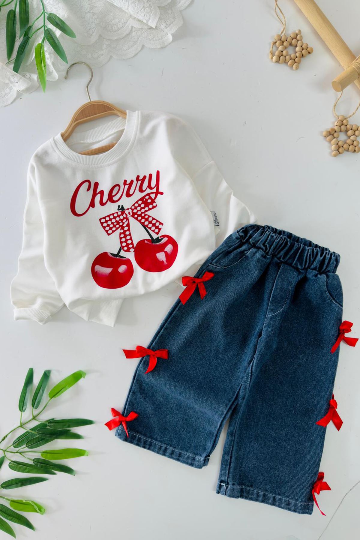 Miniğimin Cicileri Kiraz Baskılı Fiyonk Detaylı Kız Çocuk Mevsimlik Takım - Beyaz