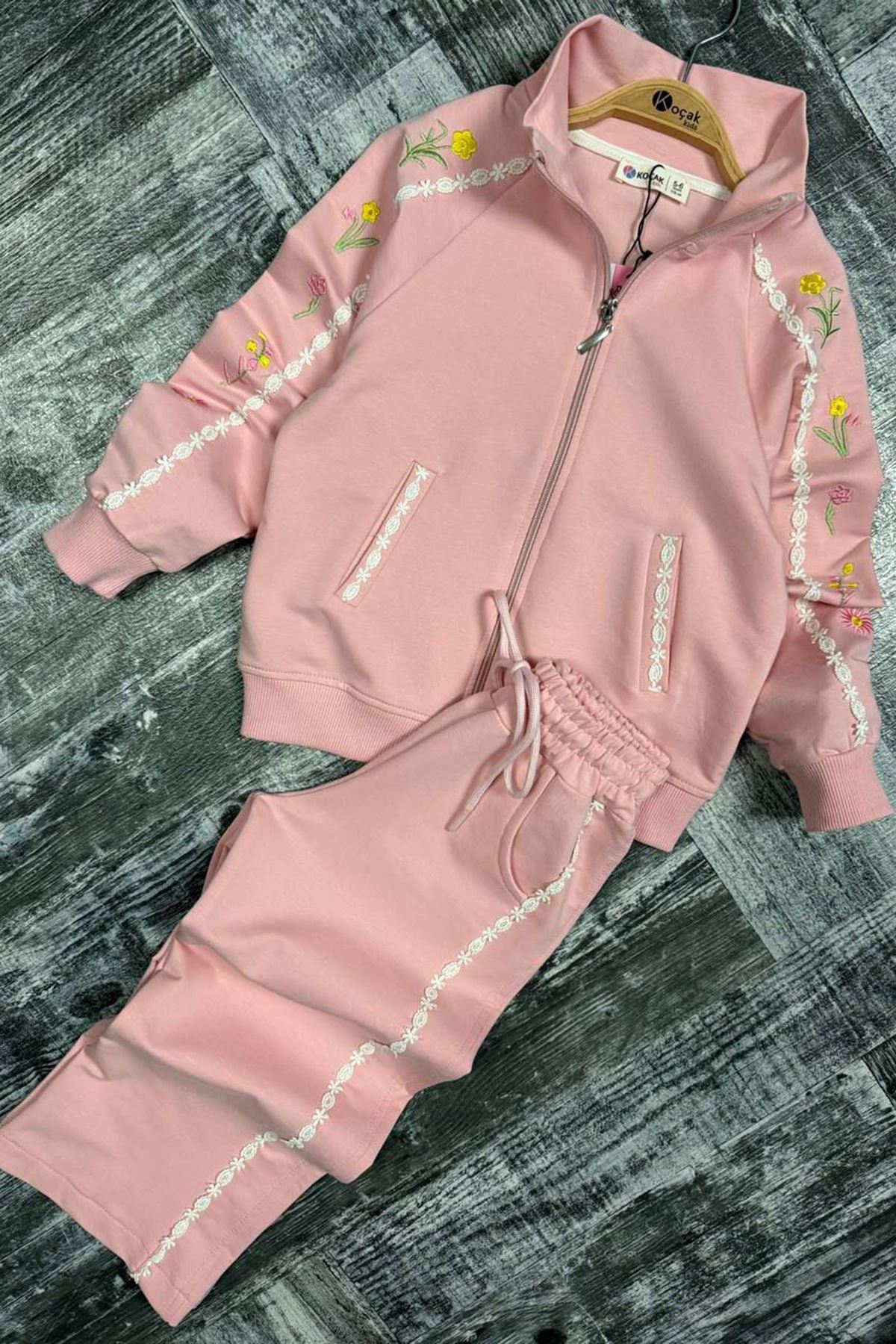 Miniğimin Cicileri Nakış Detaylı Fermuarlı Kız Çocuk Eşofman Takımı - Pembe