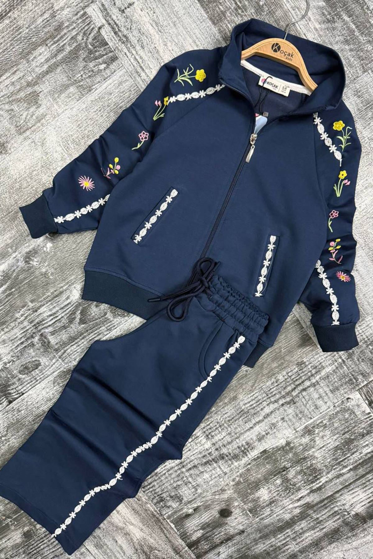 Miniğimin Cicileri Nakış Detaylı Fermuarlı Kız Çocuk Eşofman Takımı - Lacivert