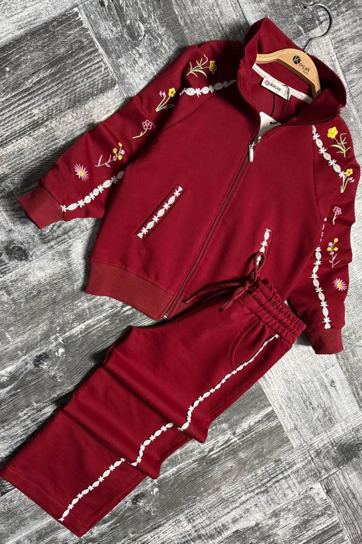 Miniğimin Cicileri Nakış Detaylı Fermuarlı Kız Çocuk Eşofman Takımı - Bordo