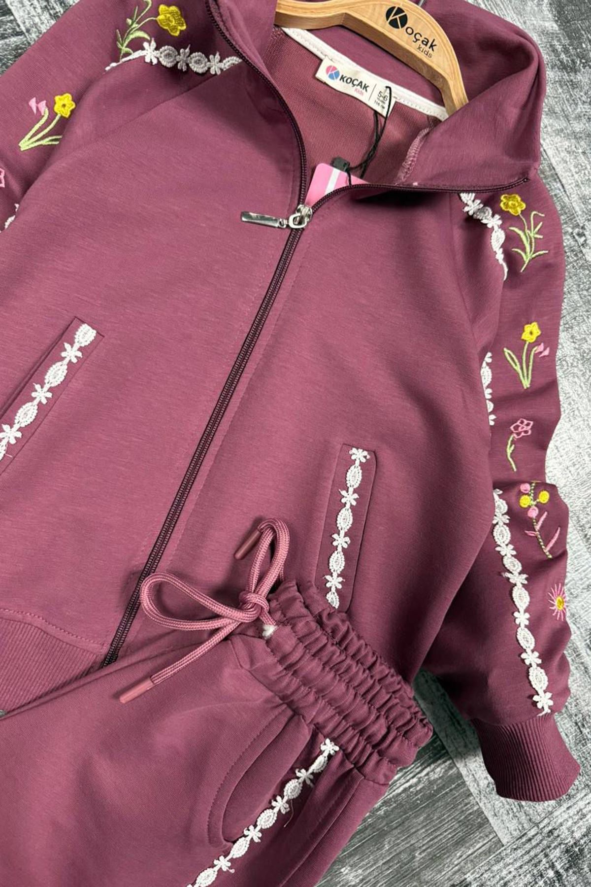 Miniğimin Cicileri Nakış Detaylı Fermuarlı Kız Çocuk Eşofman Takımı - Mürdüm