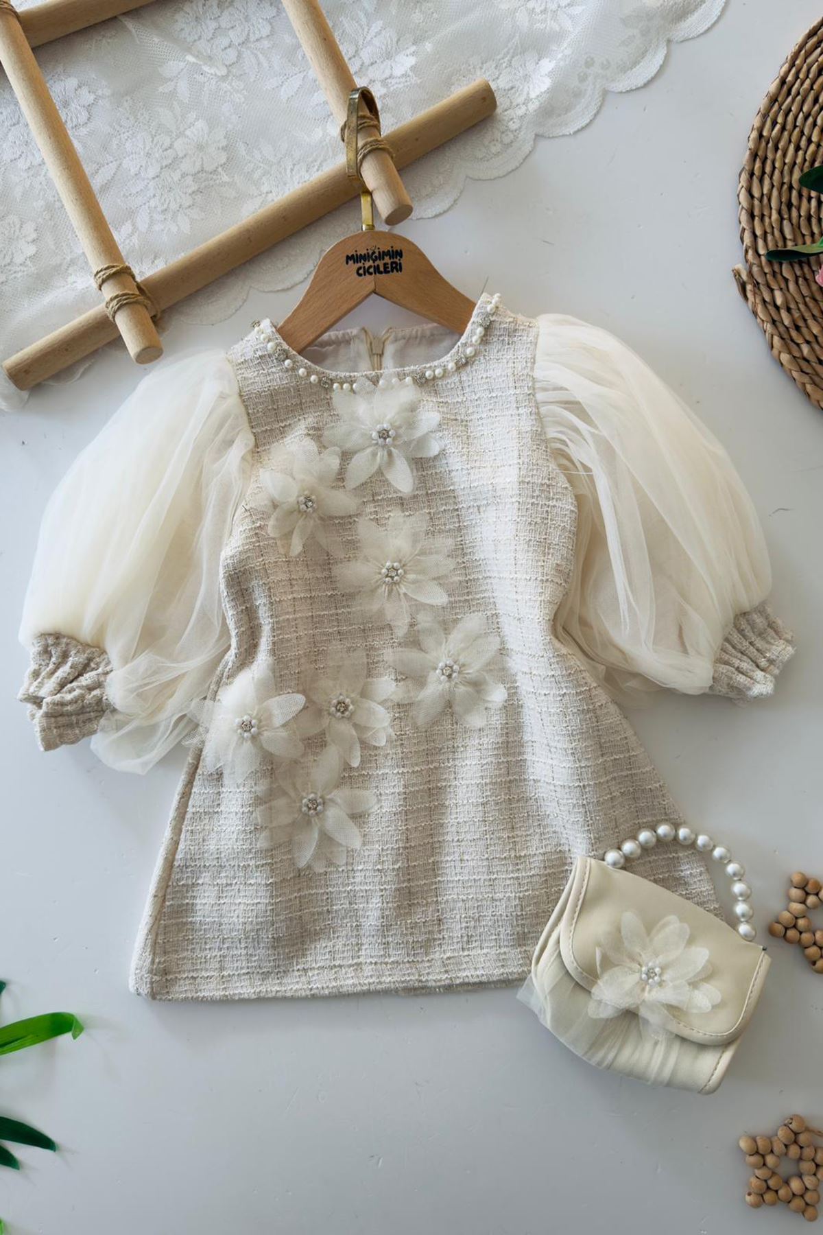Miniğimin Cicileri İnci Yaka Detaylı Çiçek Aplikeli Tüllü Kollu Kız Çocuk Elbise - Krem