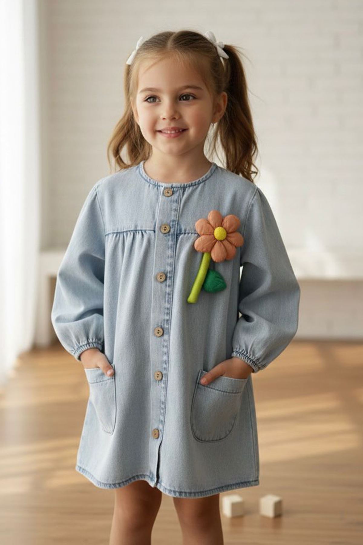 Miniğimin Cicileri Çiçek Aplikeli Düğmeli Cepli Kot Kız Çocuk Elbise - Buz Mavisi