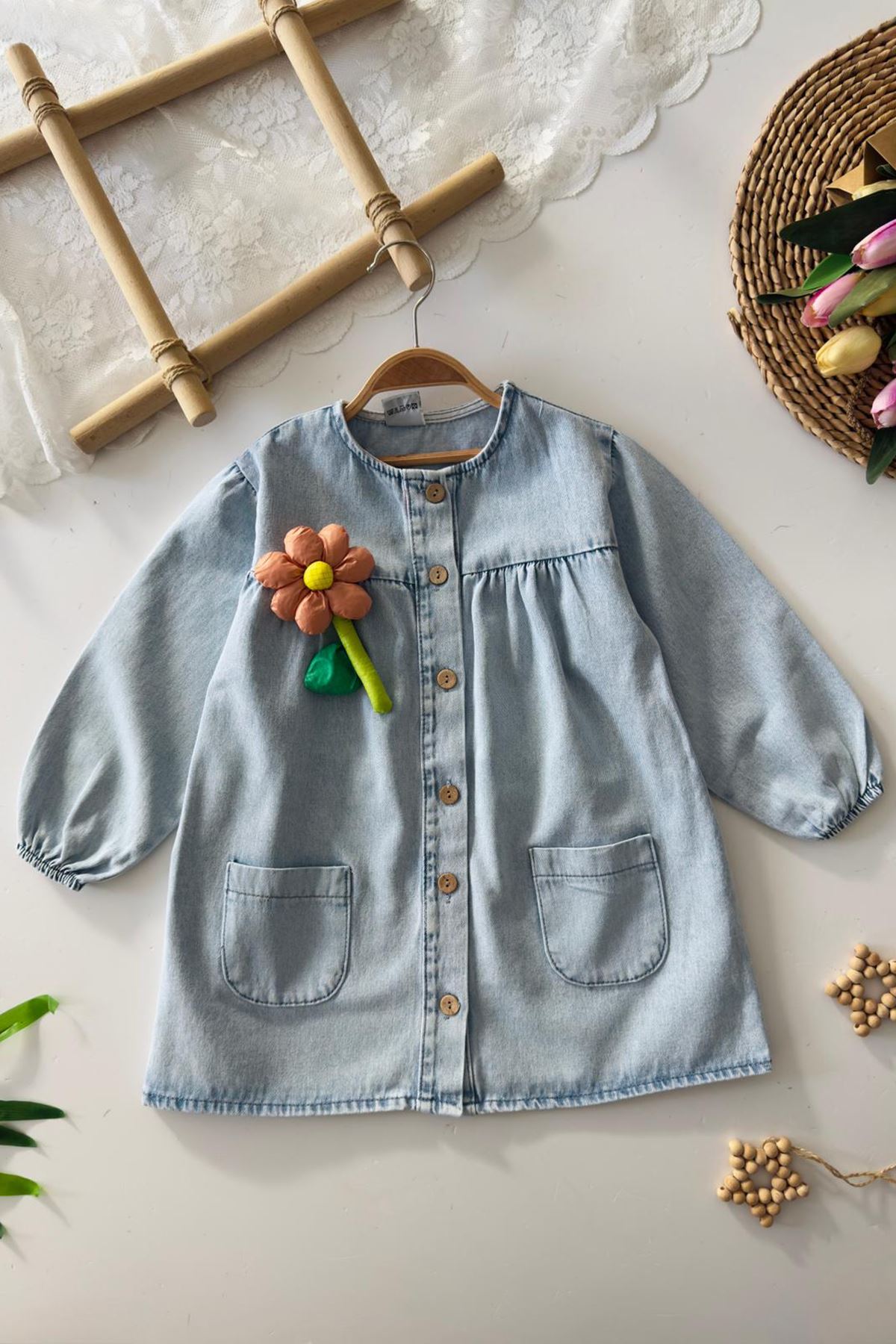 Miniğimin Cicileri Çiçek Aplikeli Düğmeli Cepli Kot Kız Çocuk Elbise - Buz Mavisi