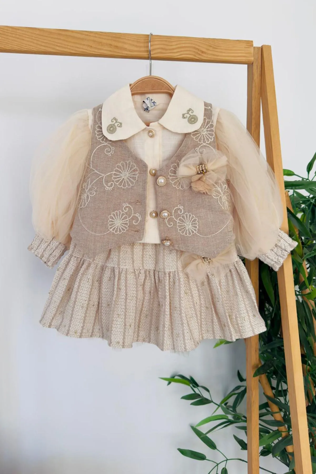 Miniğimin Cicileri Vintage Nakış Detaylı Yelekli Kız Çocuk Elbise Takımı - Kahverengi