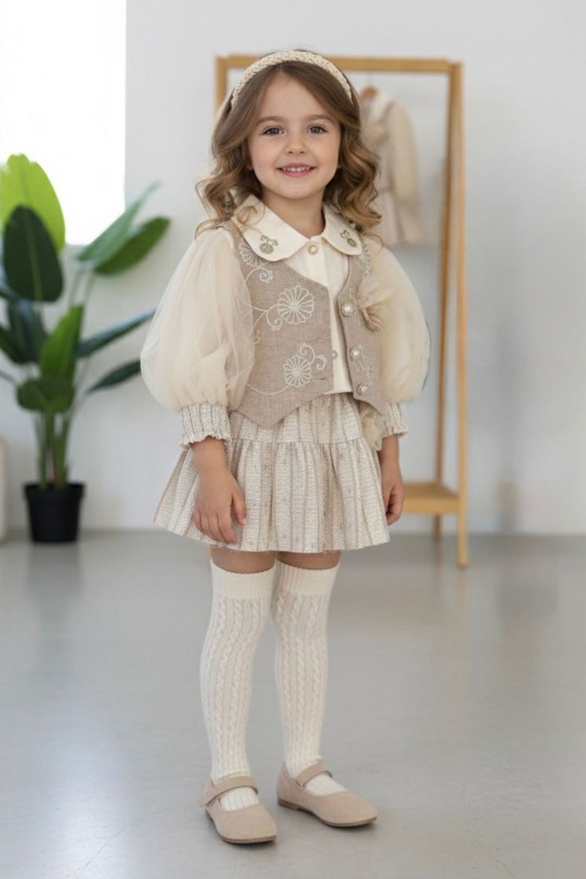 Miniğimin Cicileri Vintage Nakış Detaylı Yelekli Kız Çocuk Elbise Takımı - Kahverengi