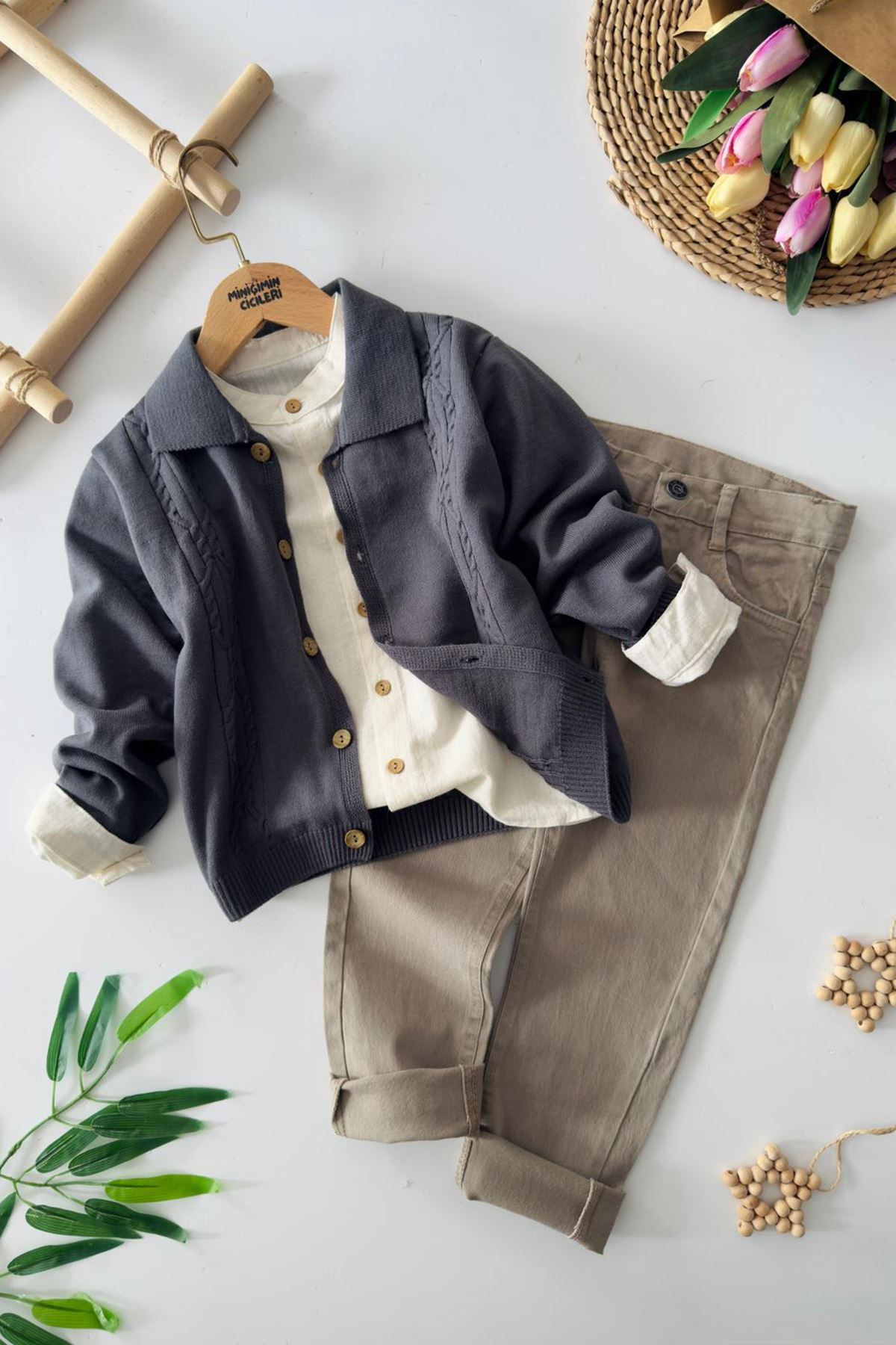 Miniğimin Cicileri Örgü Detaylı Triko Hırkalı Gömlekli Erkek Çocuk 3 lü Takım - Füme