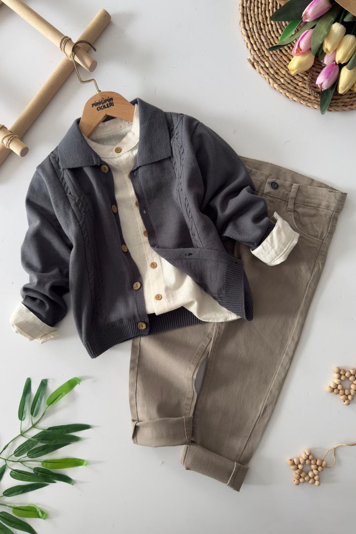 Miniğimin Cicileri Örgü Detaylı Triko Hırkalı Gömlekli Erkek Çocuk 3 lü Takım - Füme