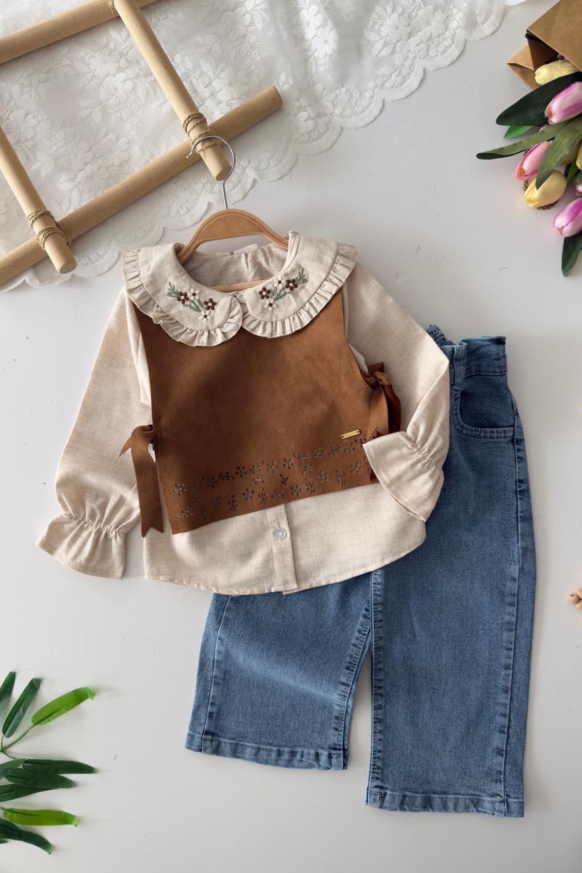 Miniğimin Cicileri Yaka Çiçek İşleme Süet Detaylı Kız Çocuk 3 lü Takım - Kahverengi