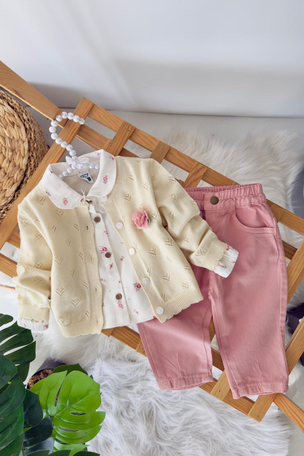 Miniğimin Cicileri Çiçek Detaylı Triko Hırkalı Kız Bebek 3 lü Takım - Krem