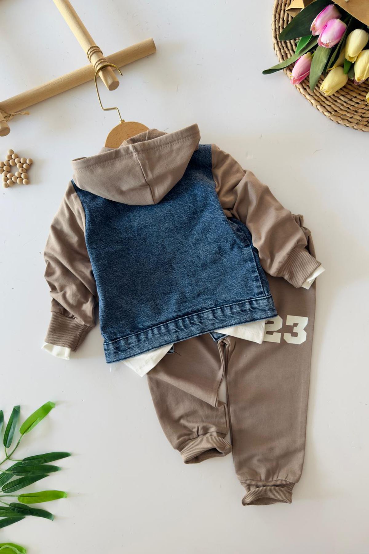 Miniğimin Cicileri Kapüşonlu Kot Detaylo 23 Baskı Erkek Çocuk 3 lü Spor Takım - Kahverengi