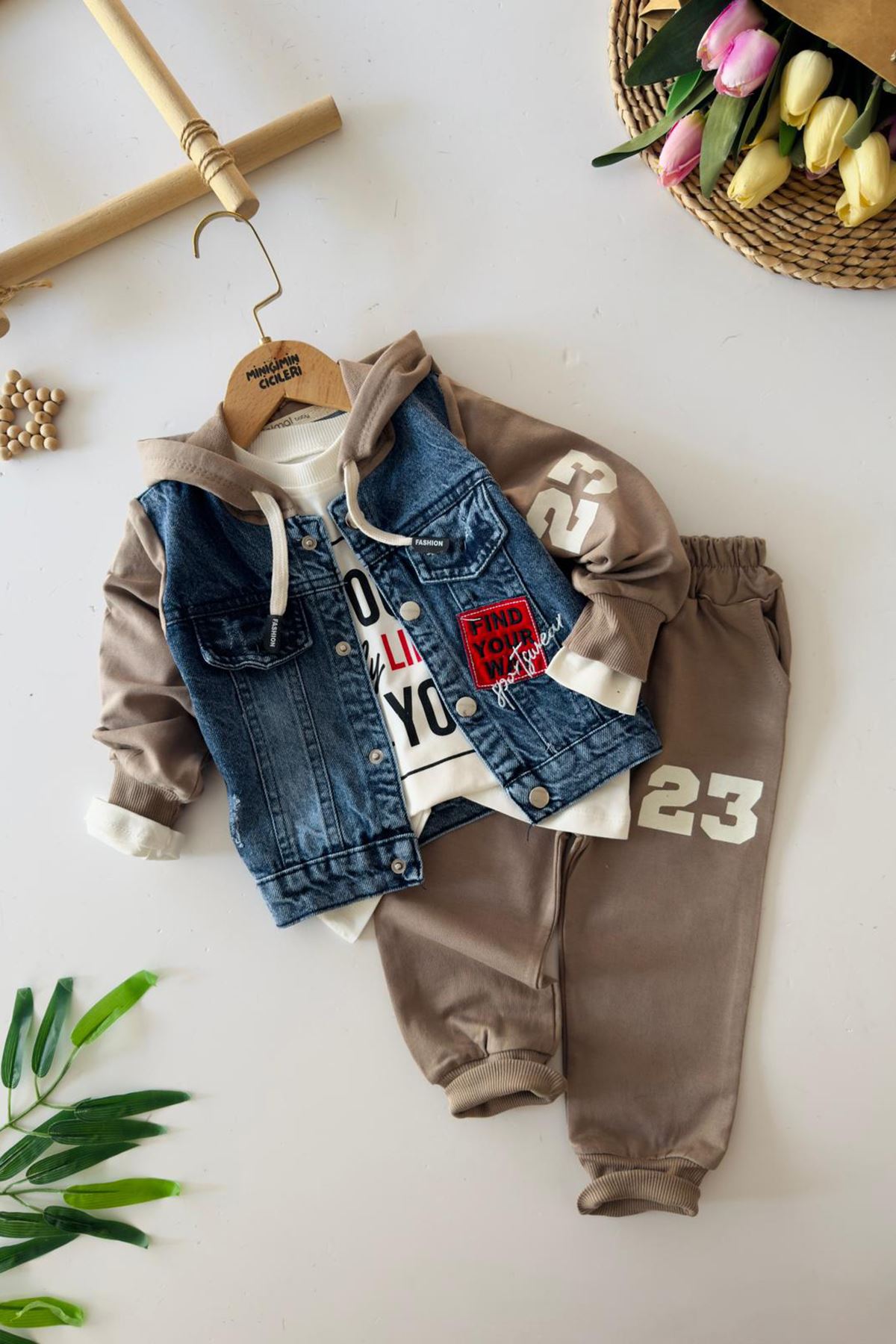 Miniğimin Cicileri Kapüşonlu Kot Detaylo 23 Baskı Erkek Çocuk 3 lü Spor Takım - Kahverengi