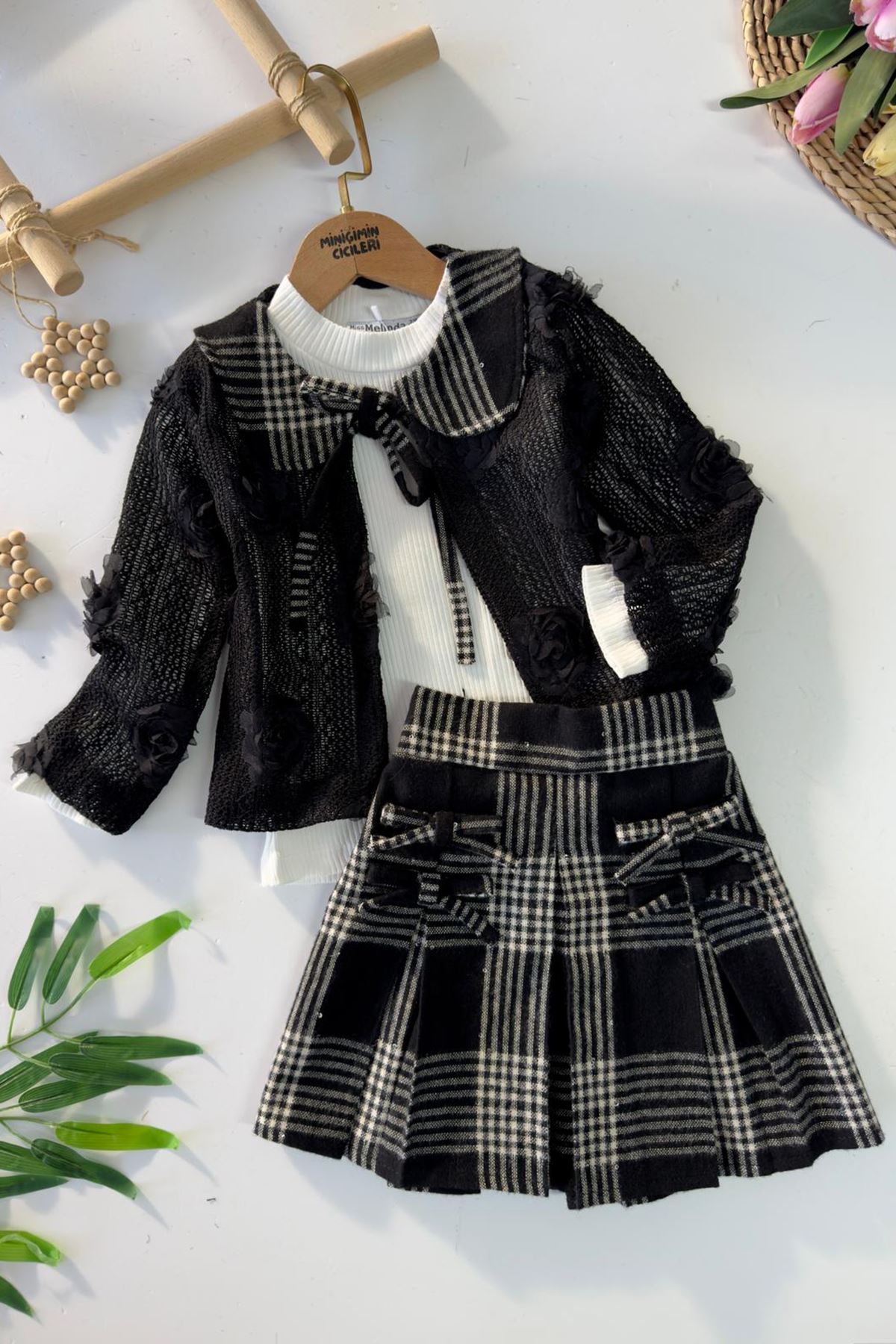 Miniğimin Cicileri Ekose Pul Detaylı Etekli Güllü Dantel Detaylı Hırkalı 3 lü Kız Çocuk Takım - Siyah