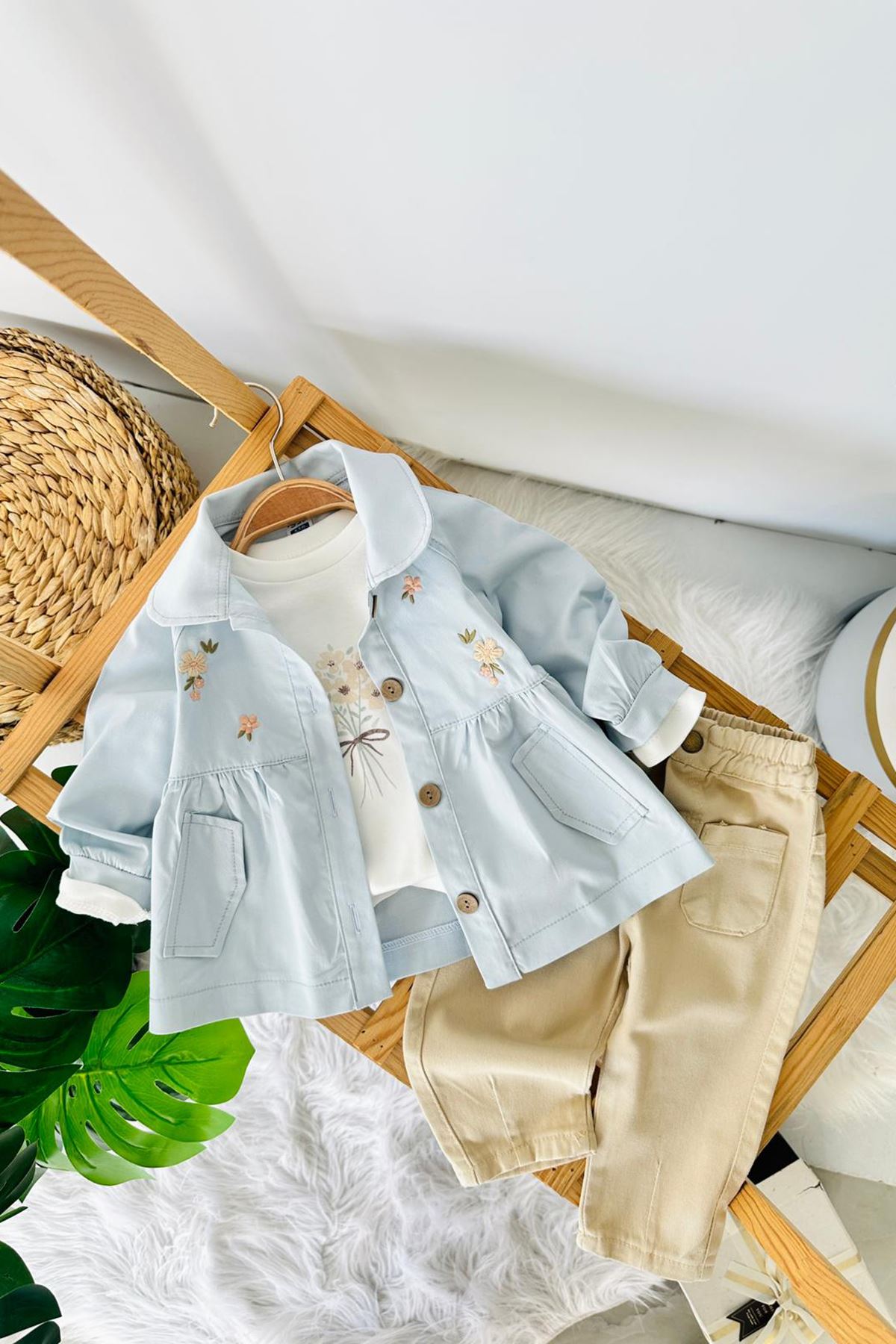 Miniğimin Cicileri Çiçek İşleme Detaylı Trençkotlu Kız Bebek 3 lü Takım - Bebek Mavi