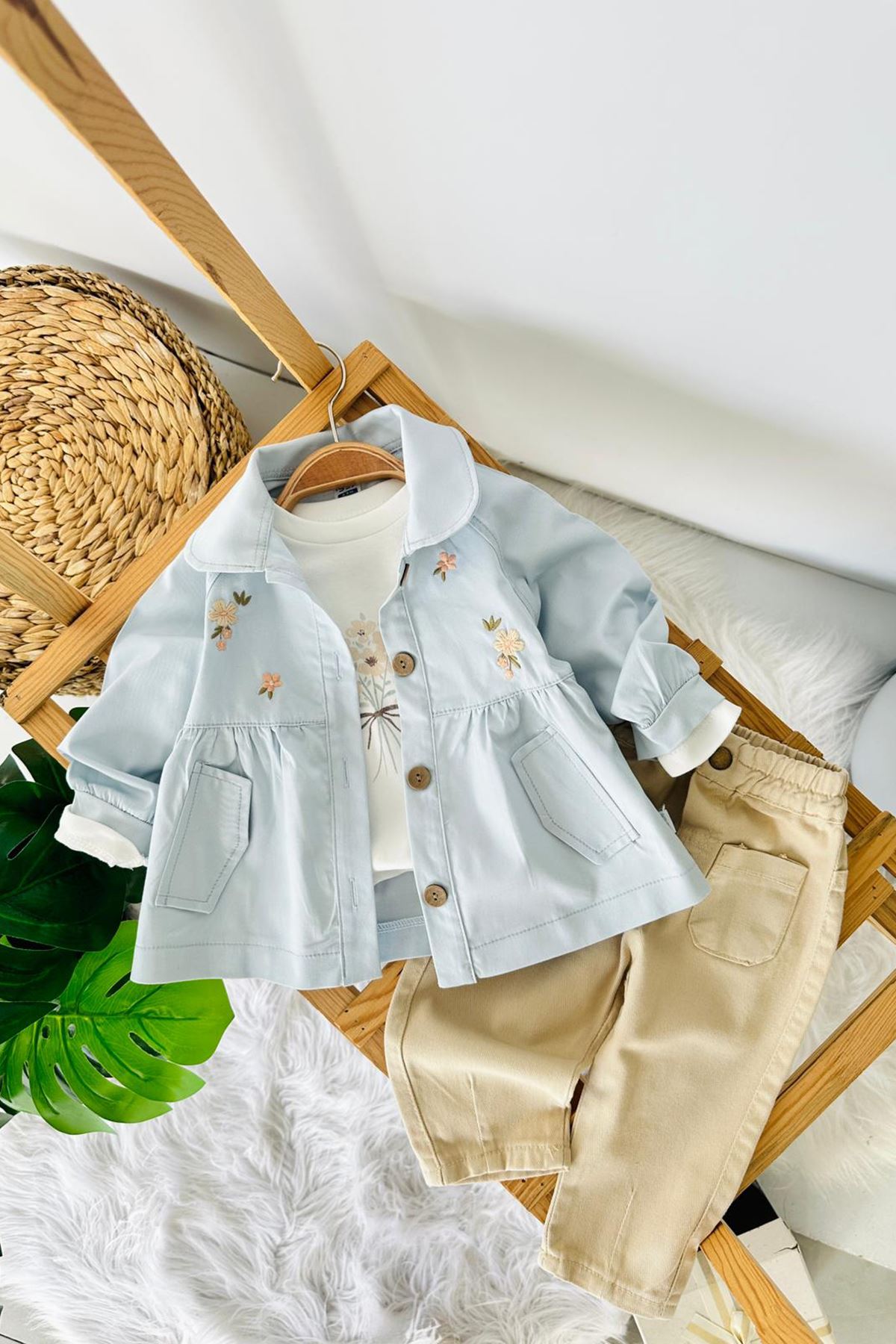 Miniğimin Cicileri Çiçek İşleme Detaylı Trençkotlu Kız Bebek 3 lü Takım - Bebek Mavi