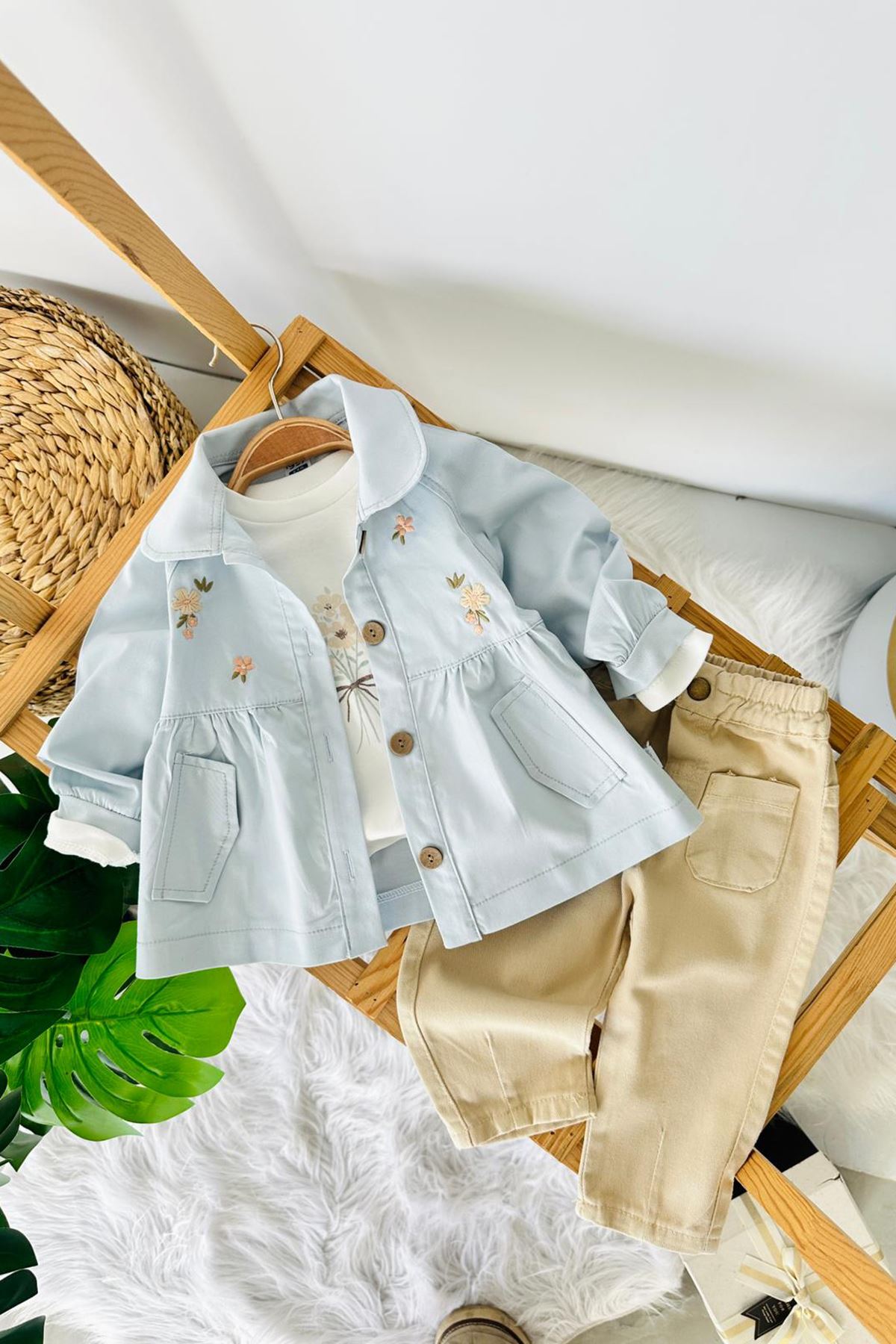 Miniğimin Cicileri Çiçek İşleme Detaylı Trençkotlu Kız Bebek 3 lü Takım - Bebek Mavi