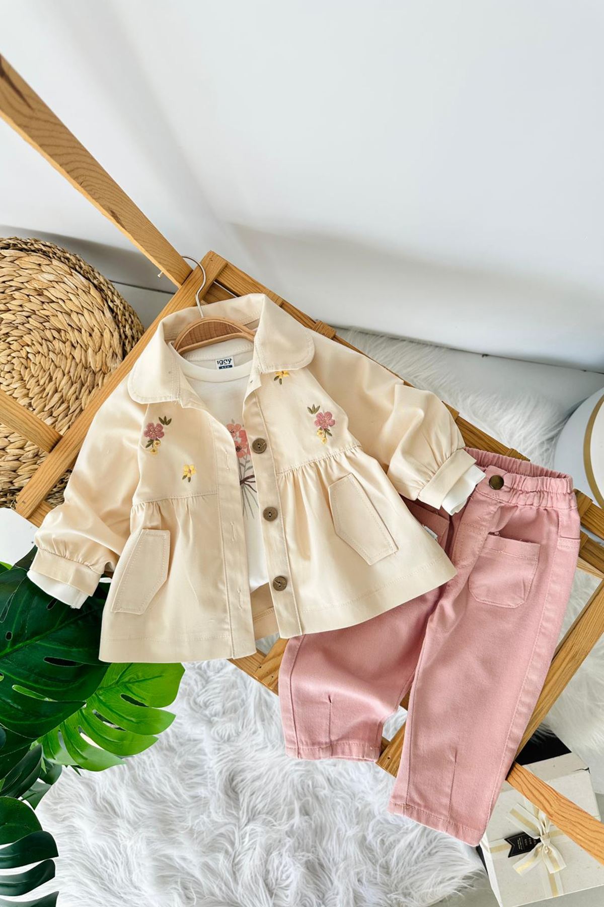 Miniğimin Cicileri Çiçek İşleme Detaylı Trençkotlu Kız Bebek 3 lü Takım - Krem