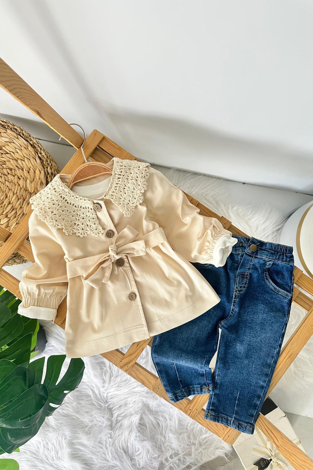 Miniğimin Cicileri Yakası Örgü Trençli Kız Bebek Kotlu 3 lü Takım - Krem