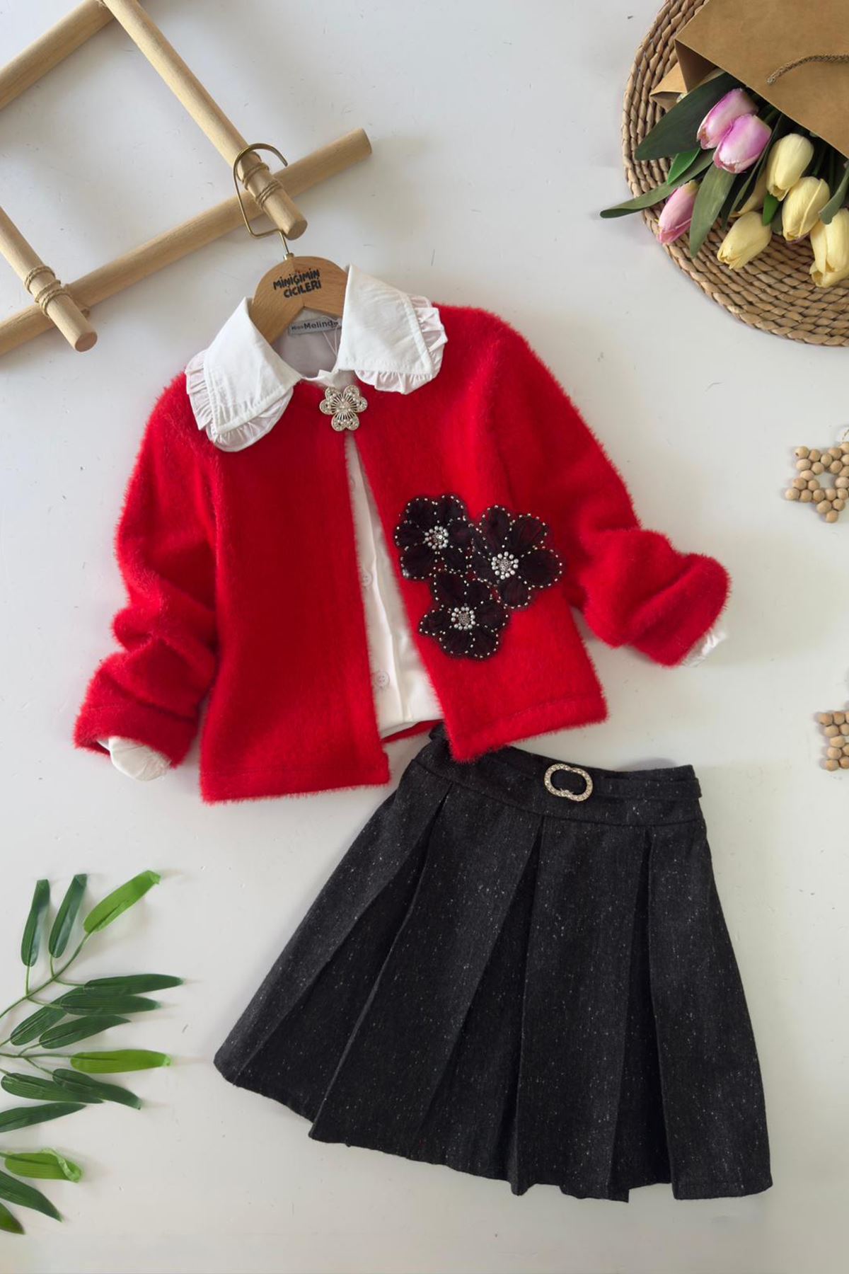 Miniğimin Cicileri Çiçek Taş İşlemeli Gömlek Yaka Pileli Etekli Kız Çocuk Takım- Kırmızı