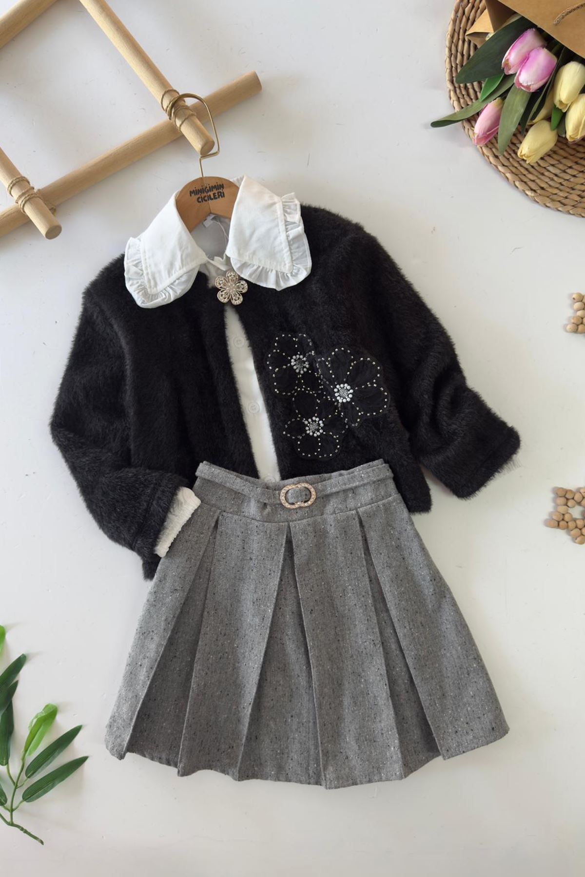 Miniğimin Cicileri Çiçek Taş İşlemeli Gömlek Yaka Pileli Etekli Kız Çocuk Takım- Siyah