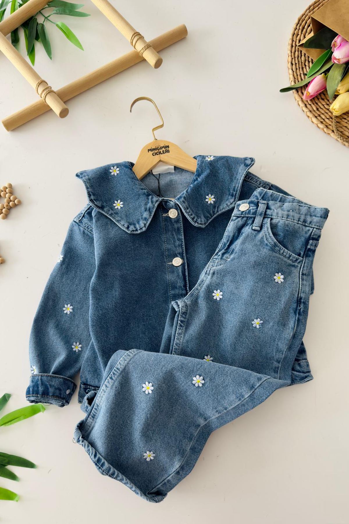 Miniğimin Cicileri Asimetrik Yaka Detaylı Papatya İşleme Detaylı Kız Çocuk Kot Ceketli Takım - Mavi