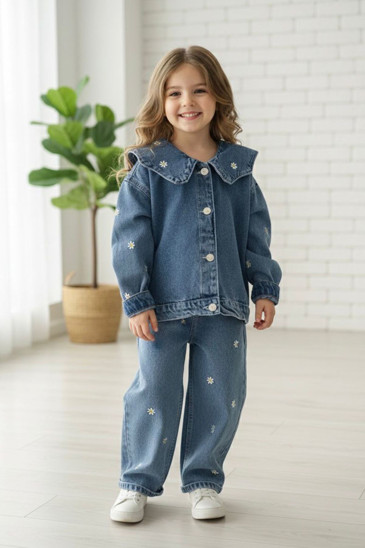 Miniğimin Cicileri Asimetrik Yaka Detaylı Papatya İşleme Detaylı Kız Çocuk Kot Ceketli Takım - Mavi